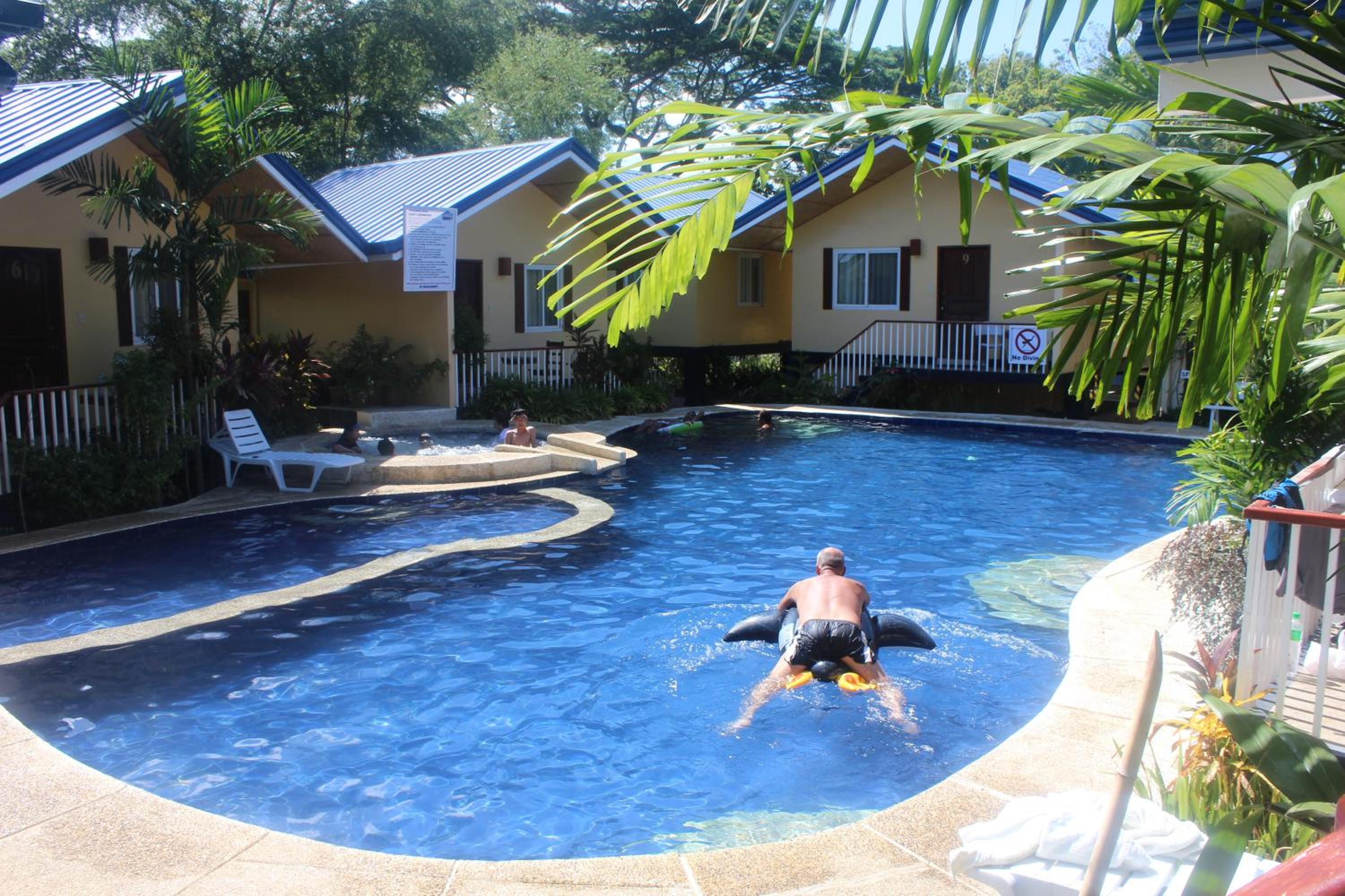 Blue Lagoon Inn & Suites