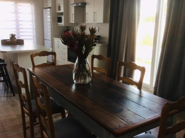 The Lily House Hermanus - Central Private Cottages view 5