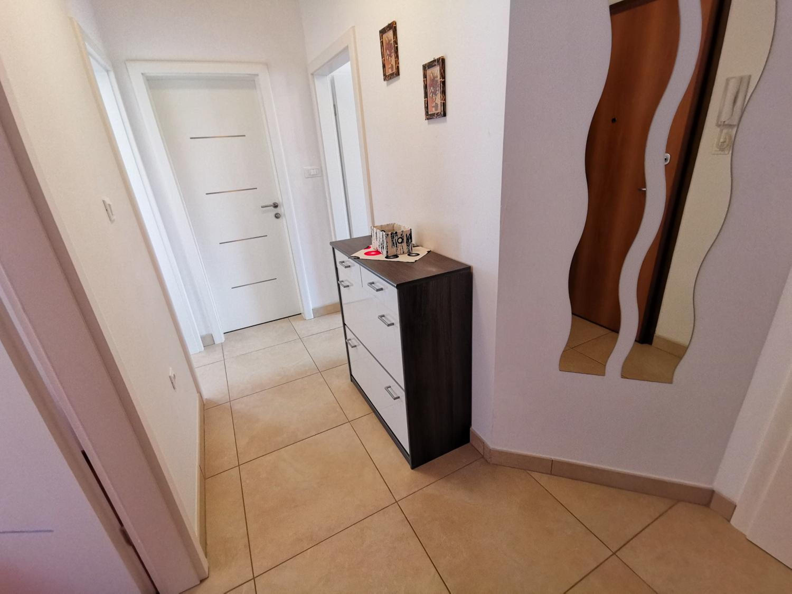 VILLA SARA apartments 50 m from the beach, with balcony, AC, private parking