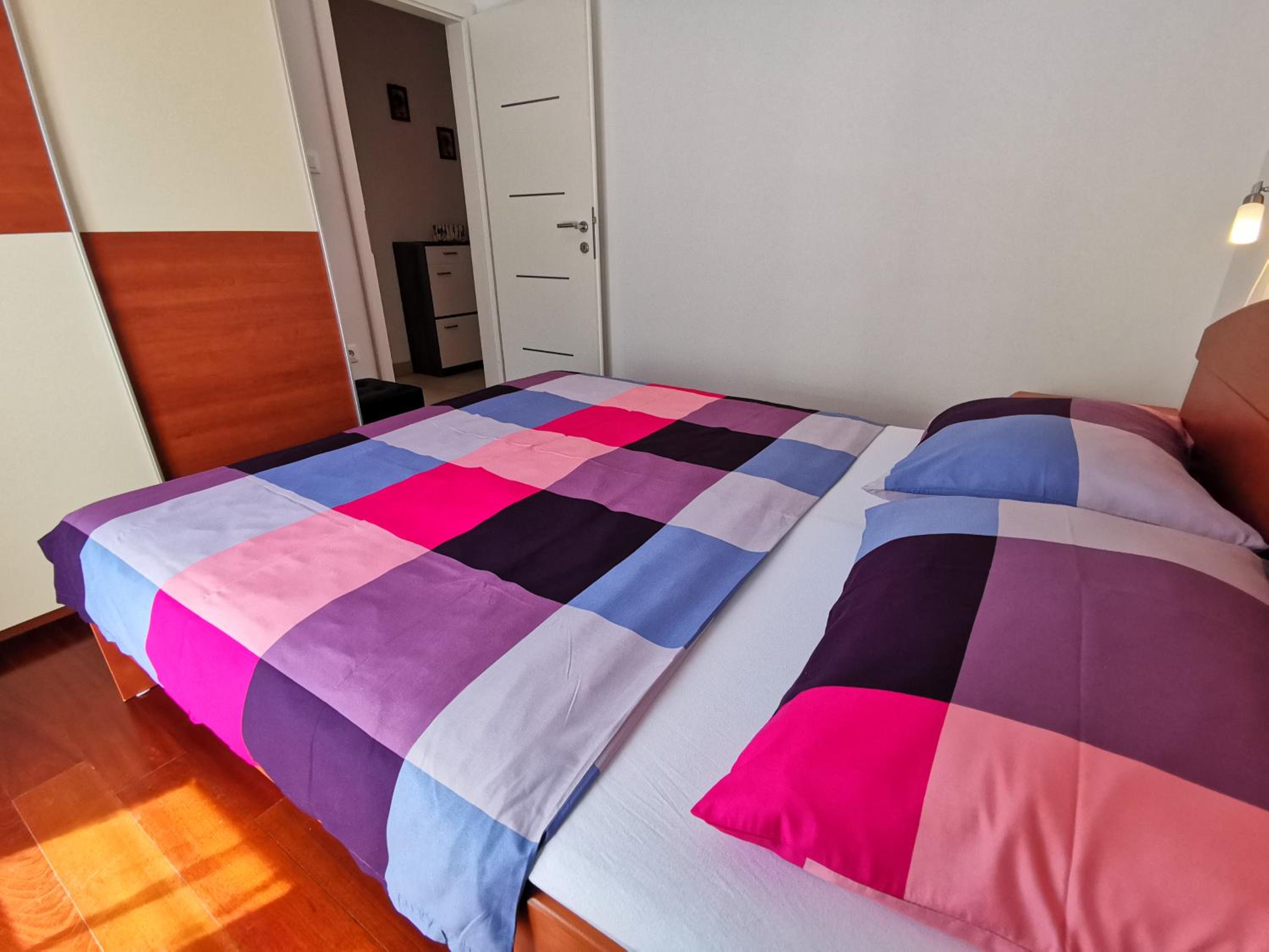 VILLA SARA apartments 50 m from the beach, with balcony, AC, private parking