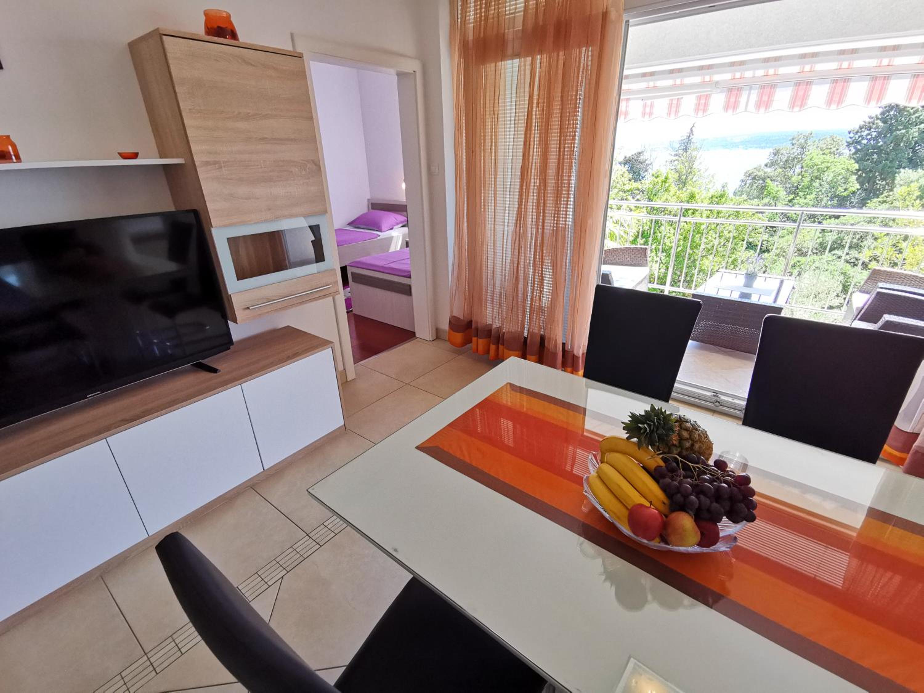 VILLA SARA apartments 50 m from the beach, with balcony, AC, private parking