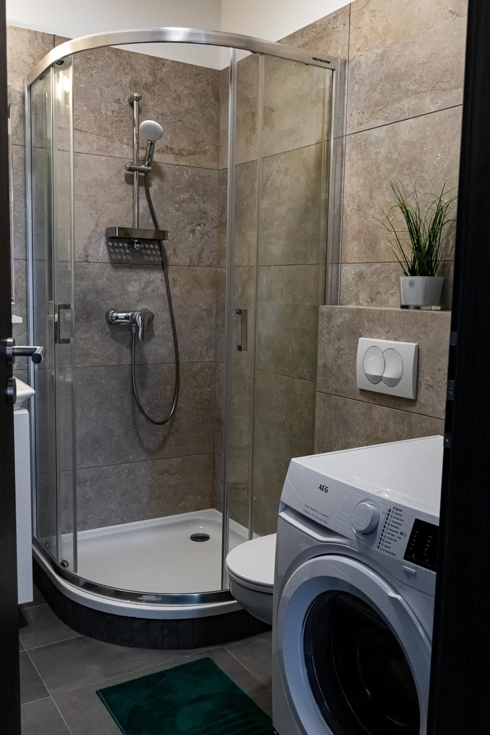 Grey Suites Pécs - Image 5
