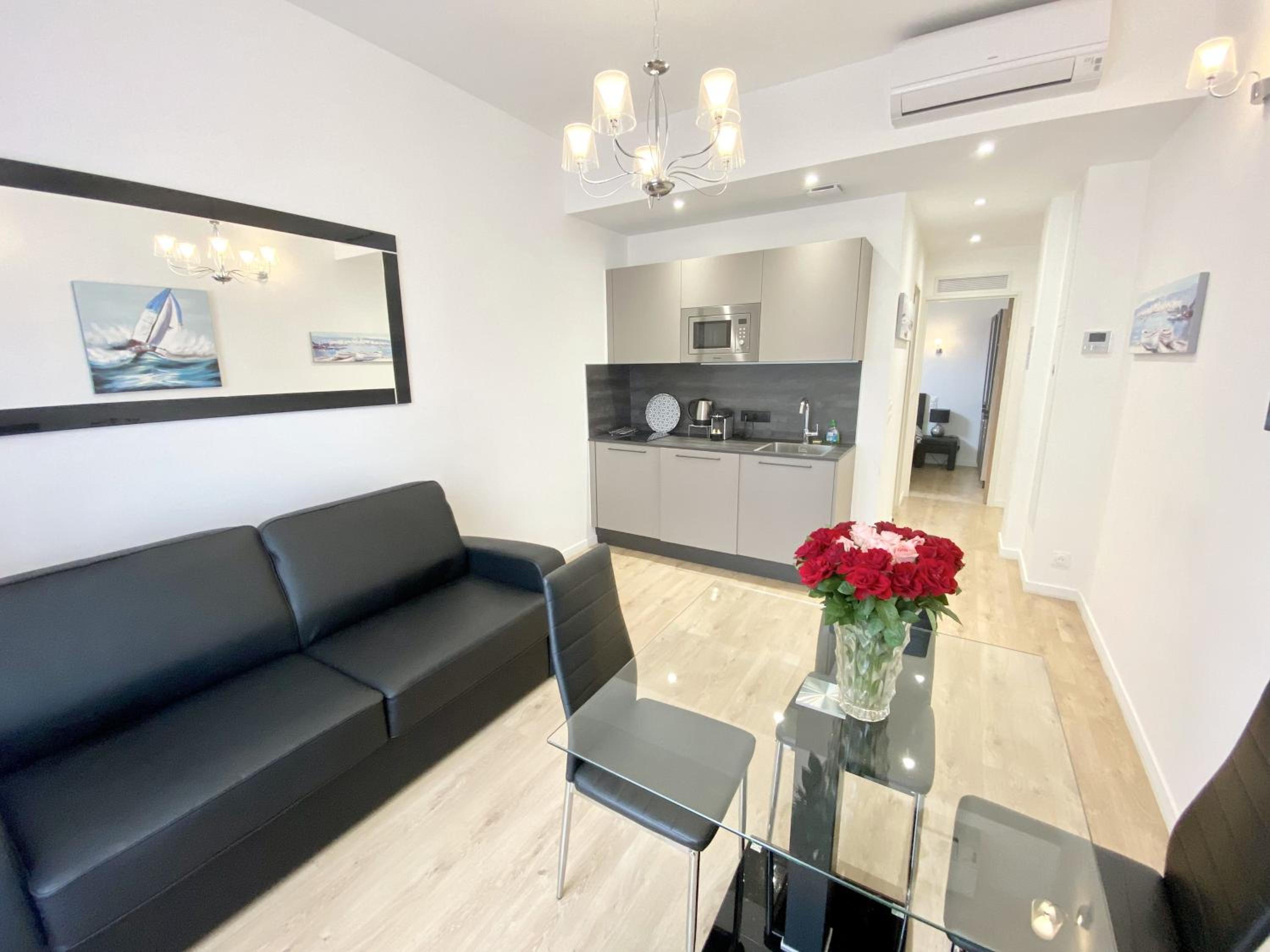 JEAN MEDECIN - Modern and brand new 1Br flat view 3