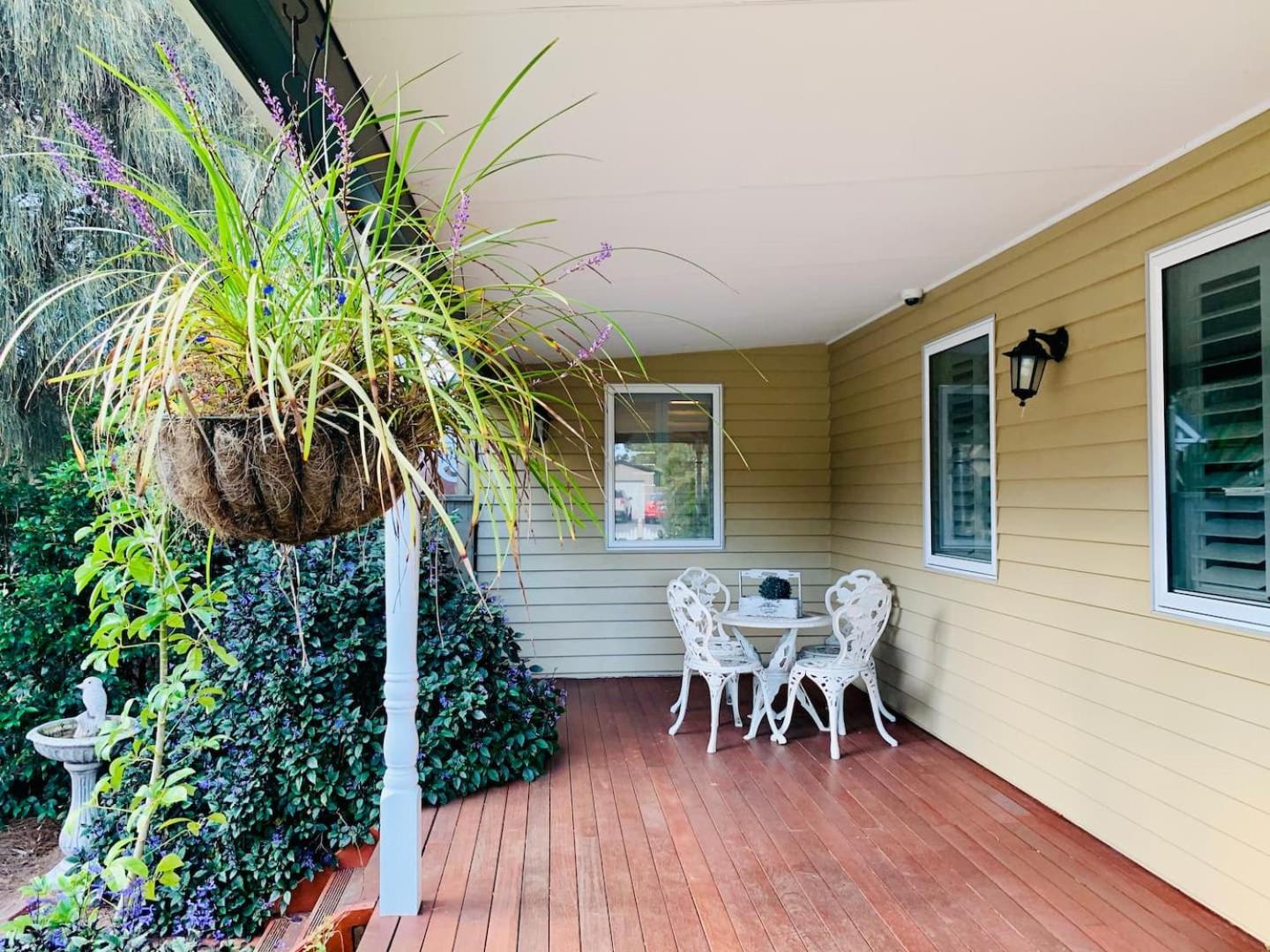Charming period cottage with a picturesque garden view 5