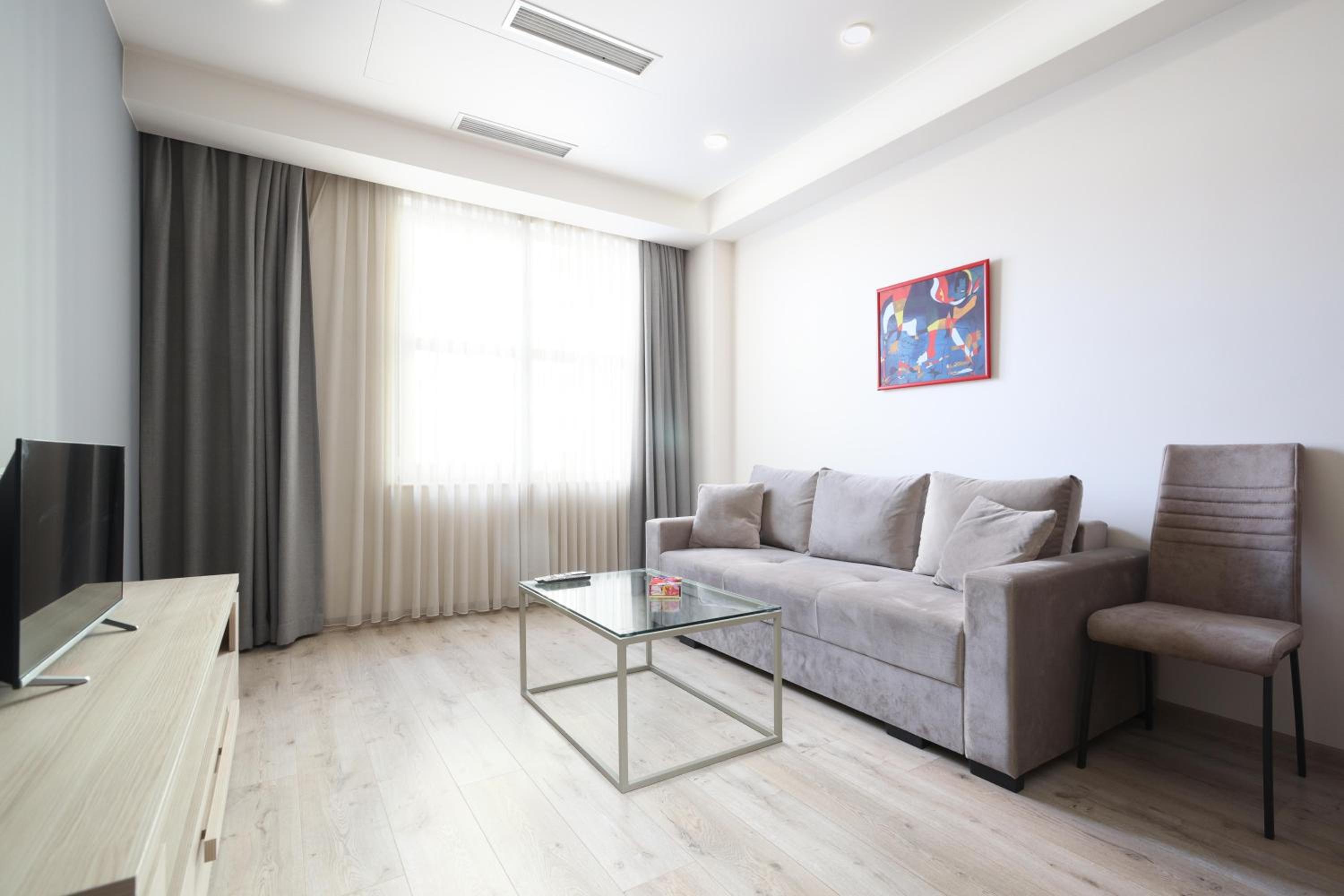Apart-hotel on Koghbatsi 16