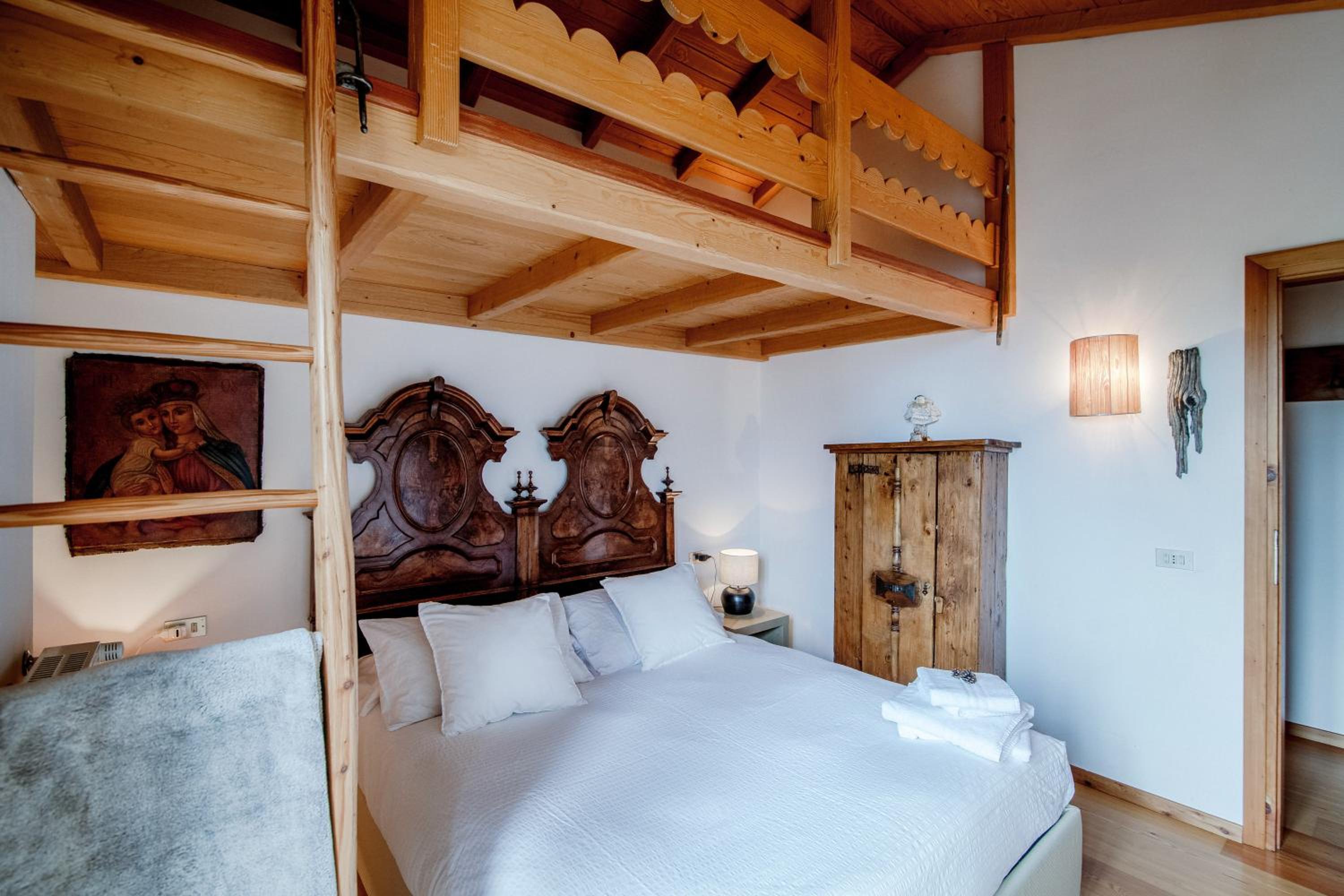 Charming Mountain Penthouse view 4