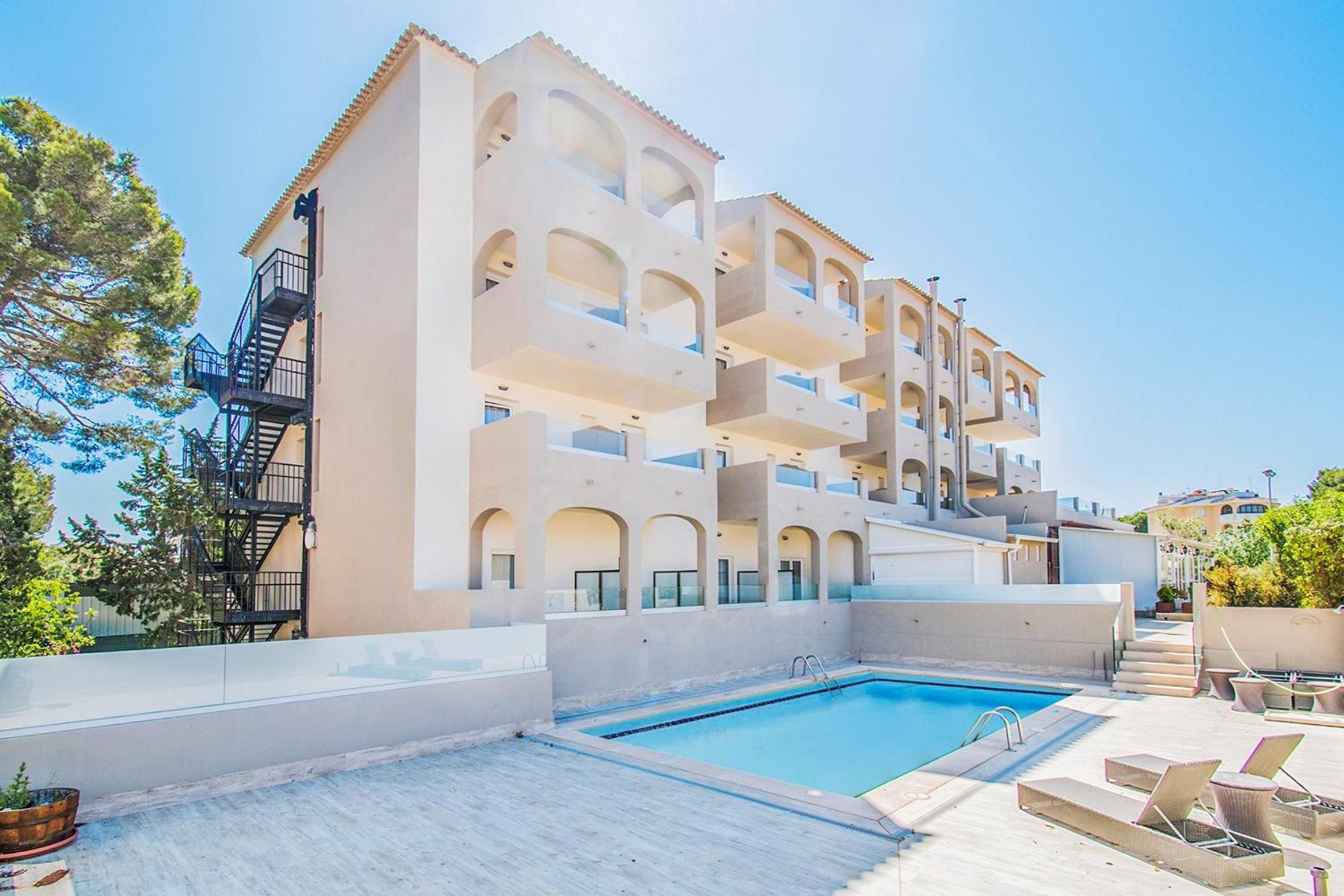 Hotel Nura Santa Ponsa Pins - Image 1