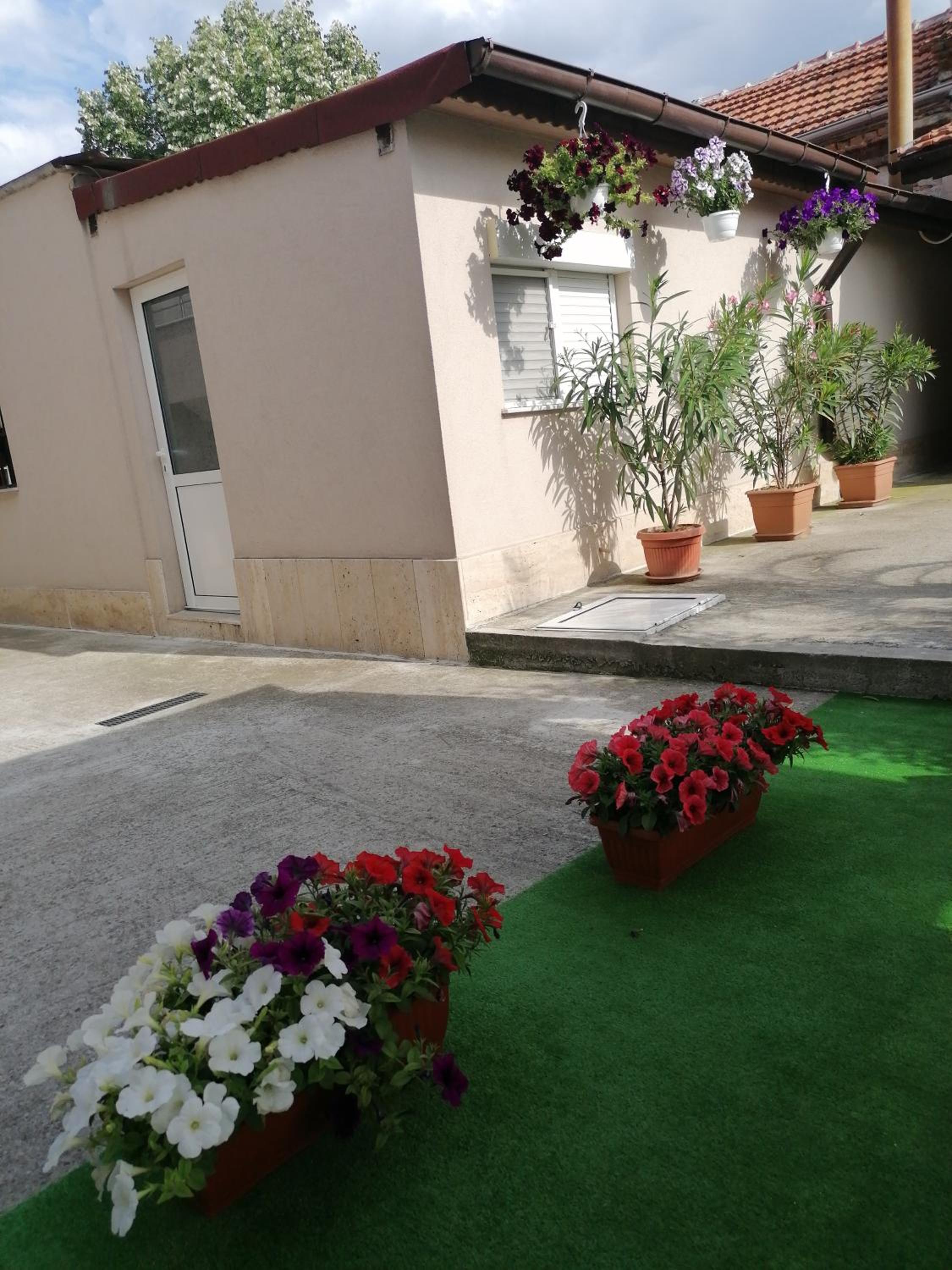 Villa Ros Guest House