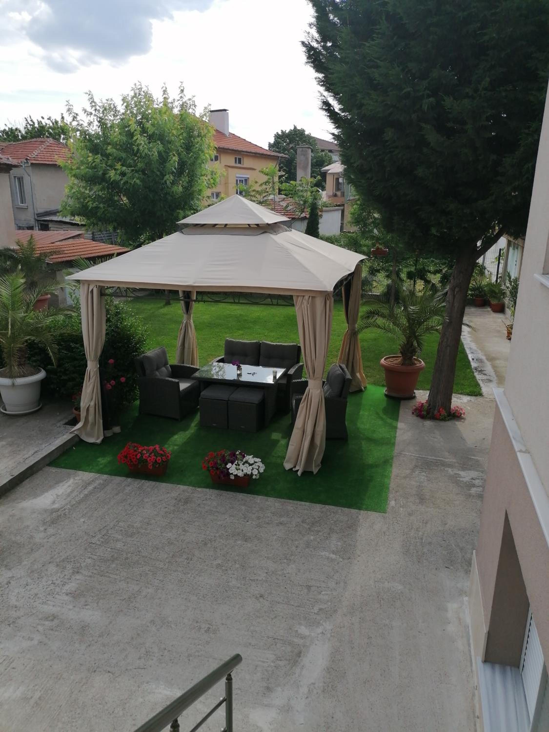 Villa Ros Guest House