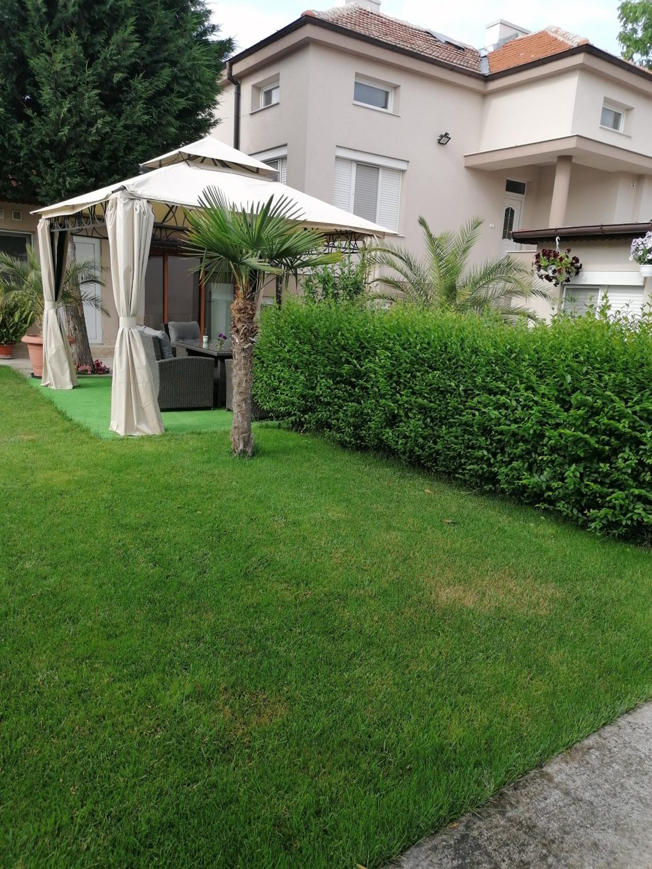 Villa Ros Guest House