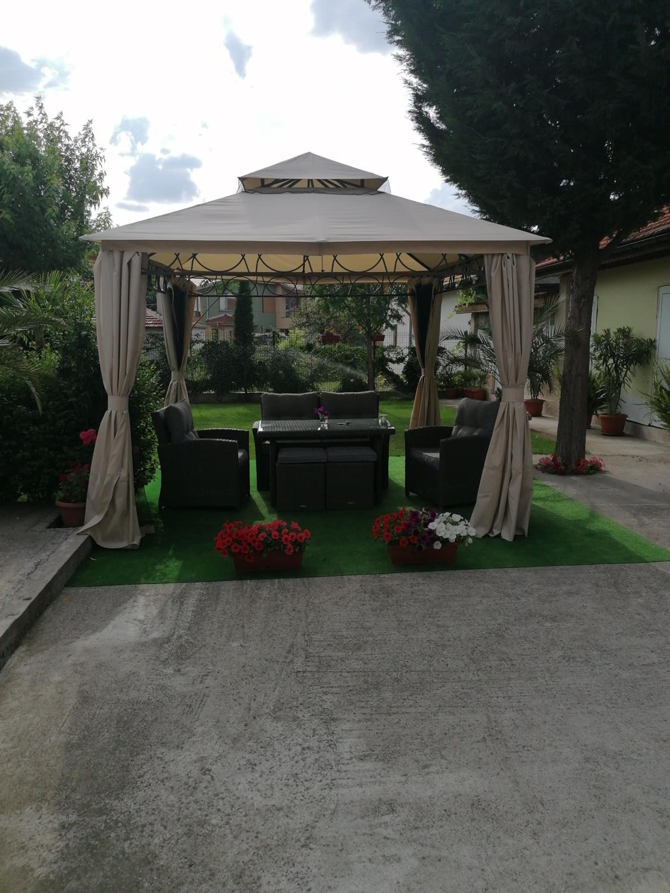Villa Ros Guest House
