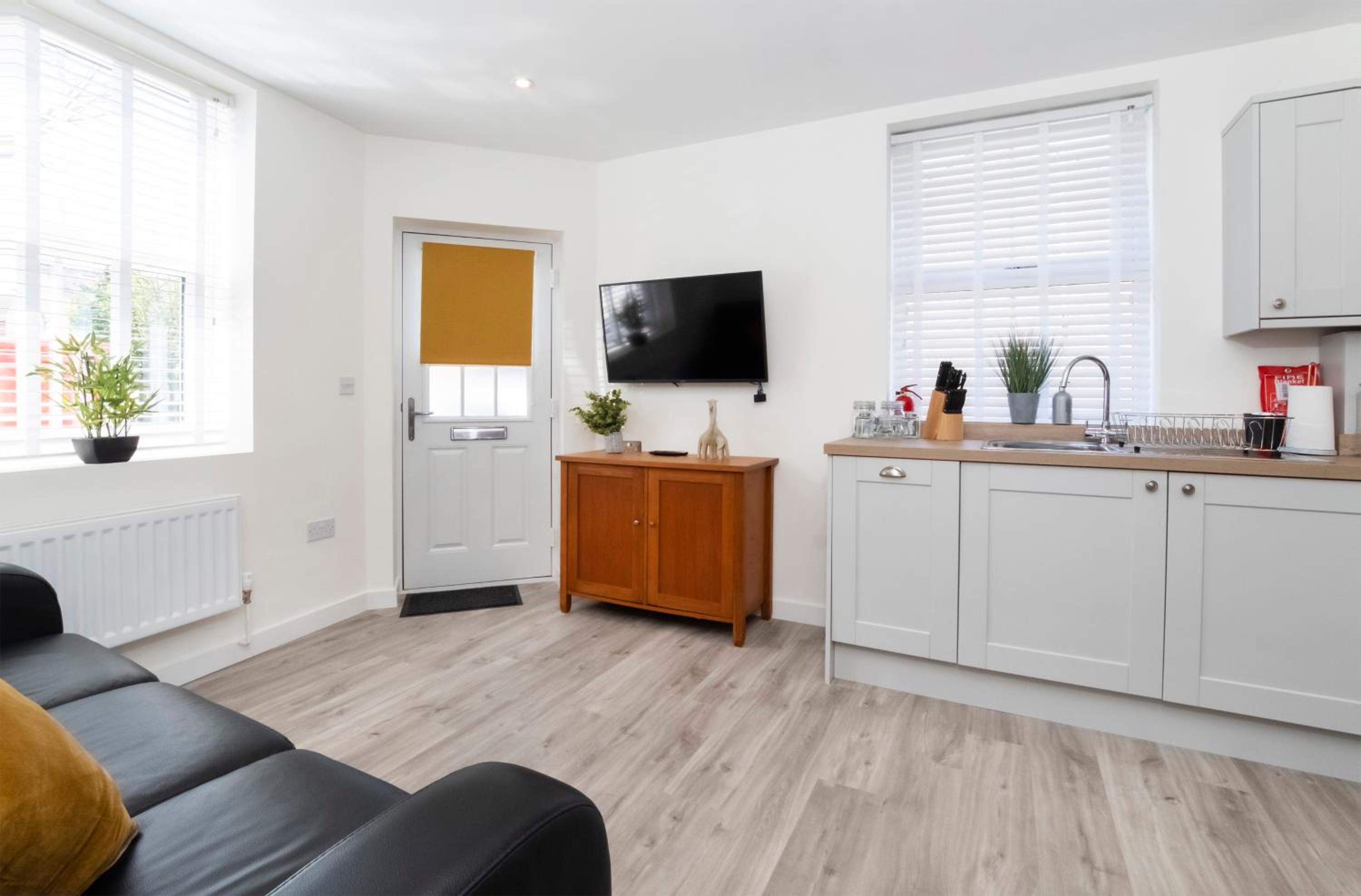 Livingstone street Apartments with Free Parking view 3