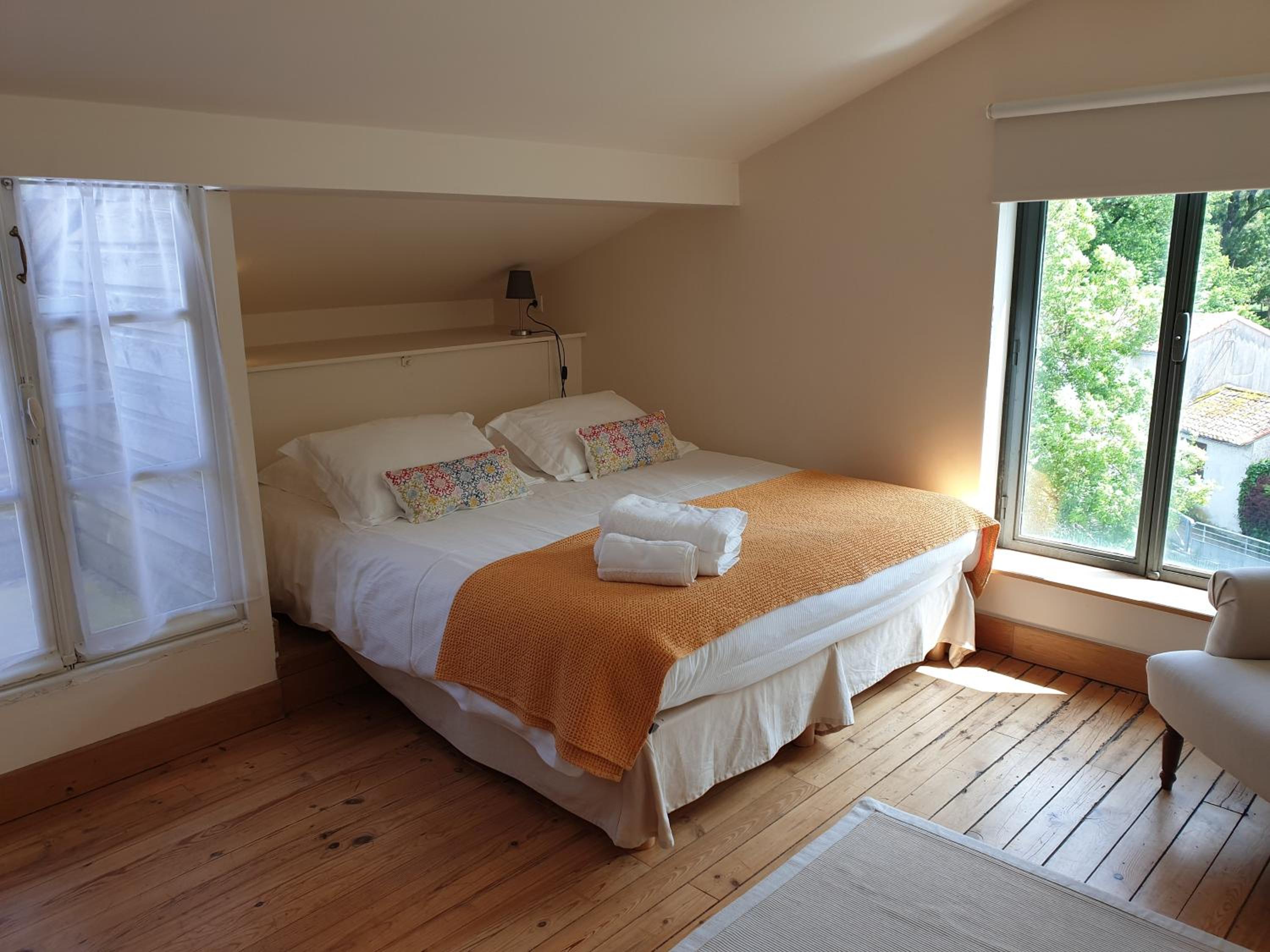 QUAI 3 loft moderne et lumineux les pieds dans l'eau view 4