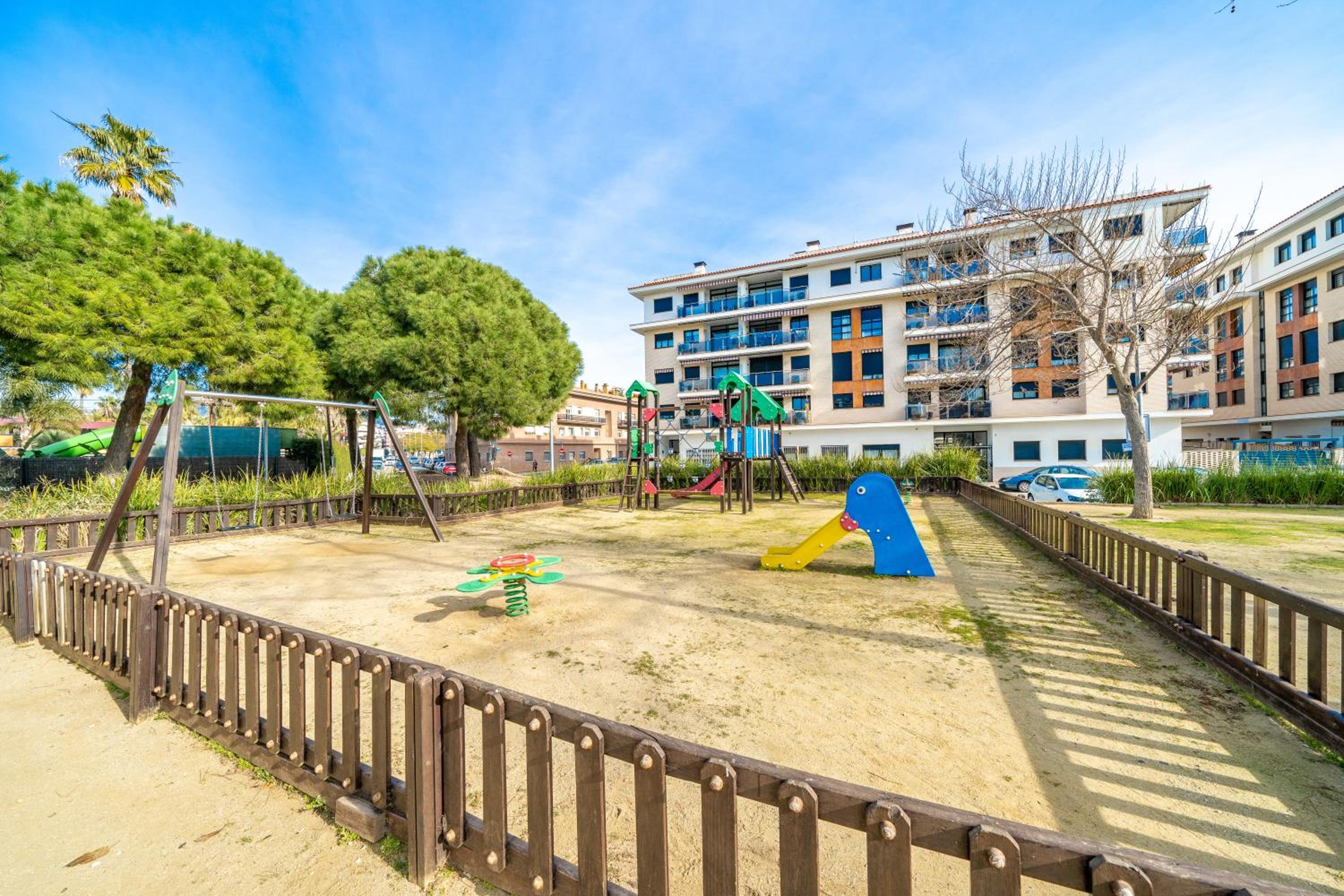 HomeHolidaysRentals Adara view 3
