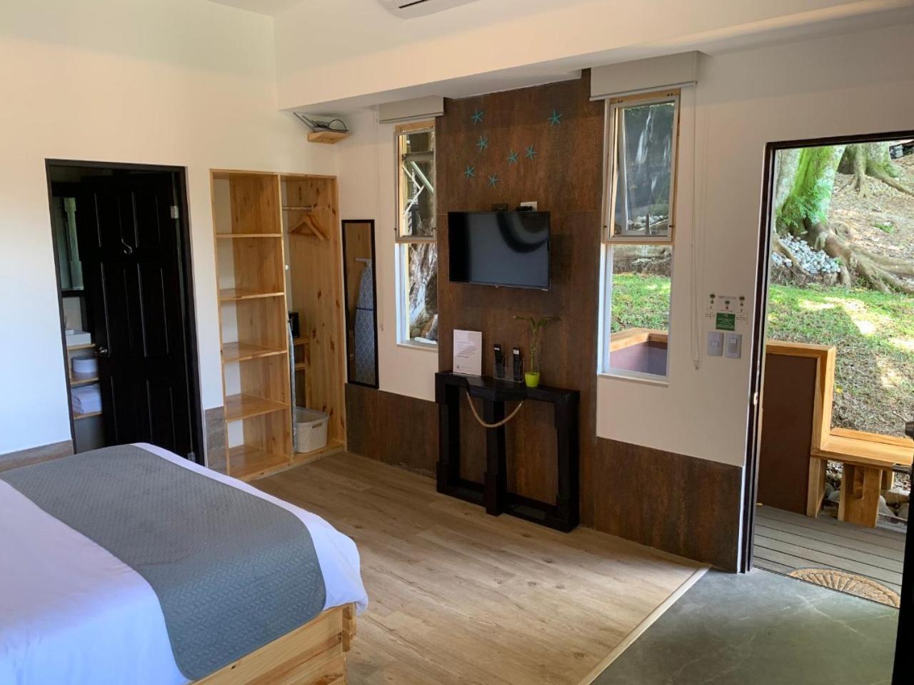 ARANJUEZ LOFTS Santa Ana