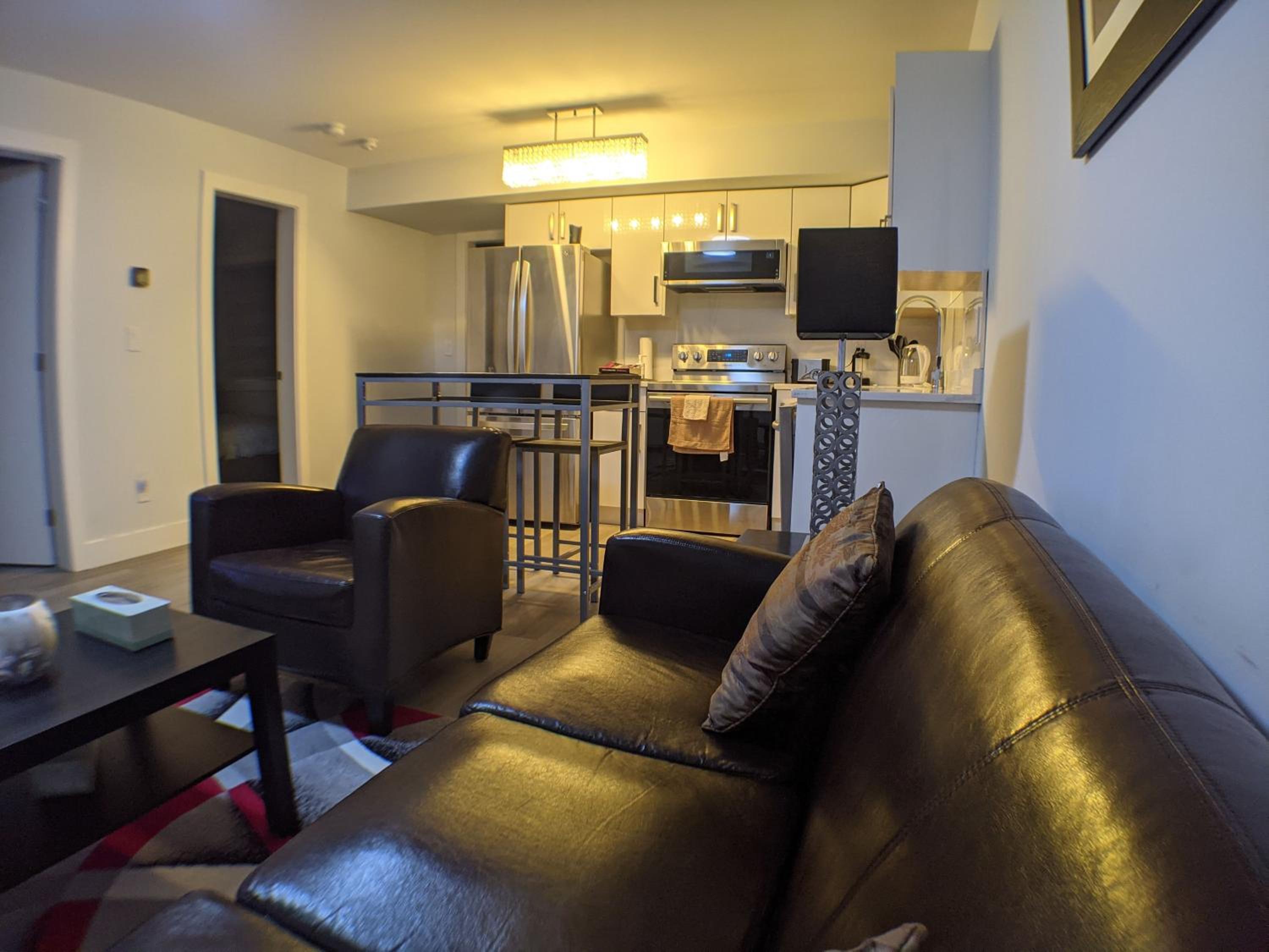 Modern & Luxurious Suites in Surrey view 3