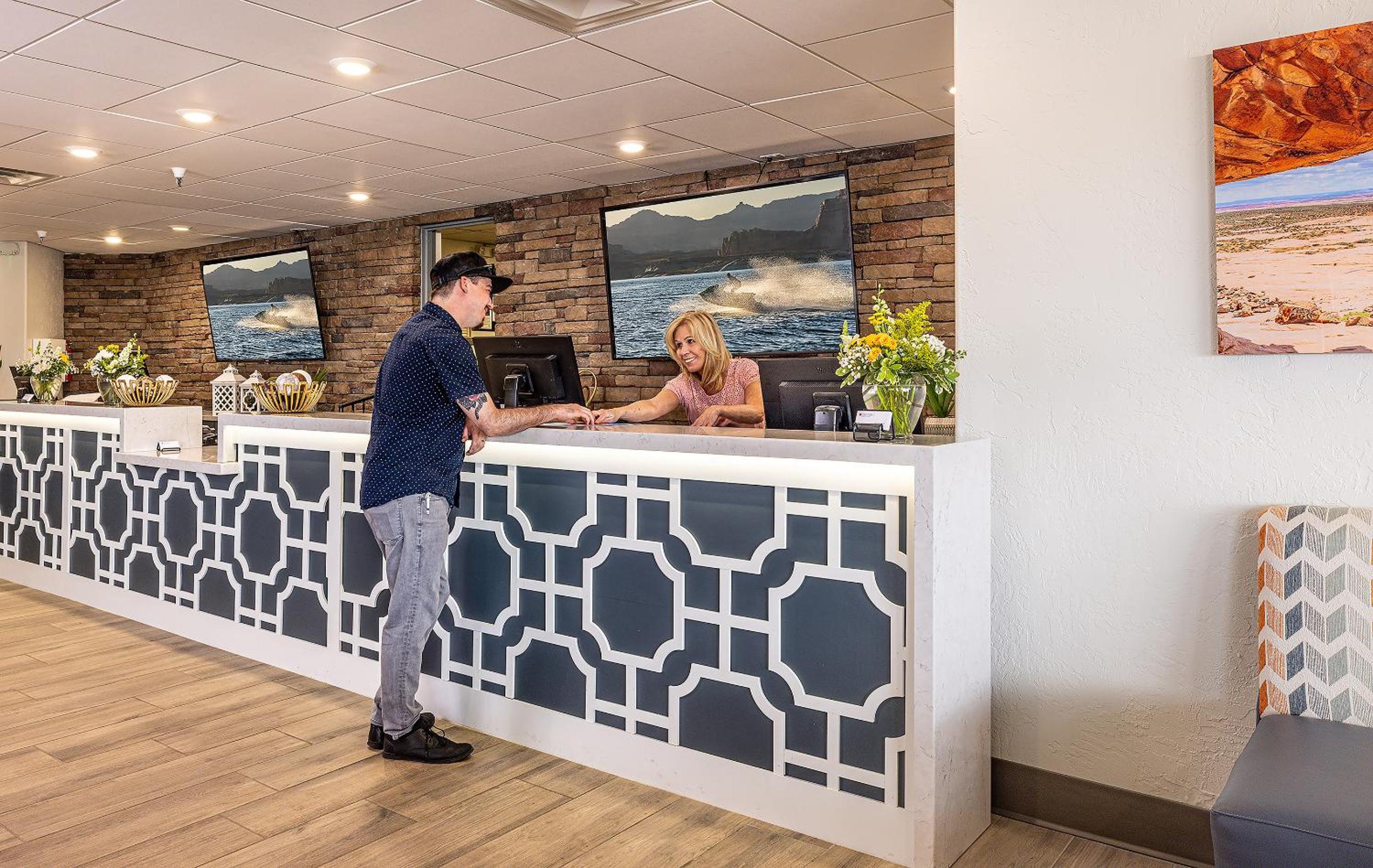 Page Vacations - Lake Powell Resort - Property Image 3