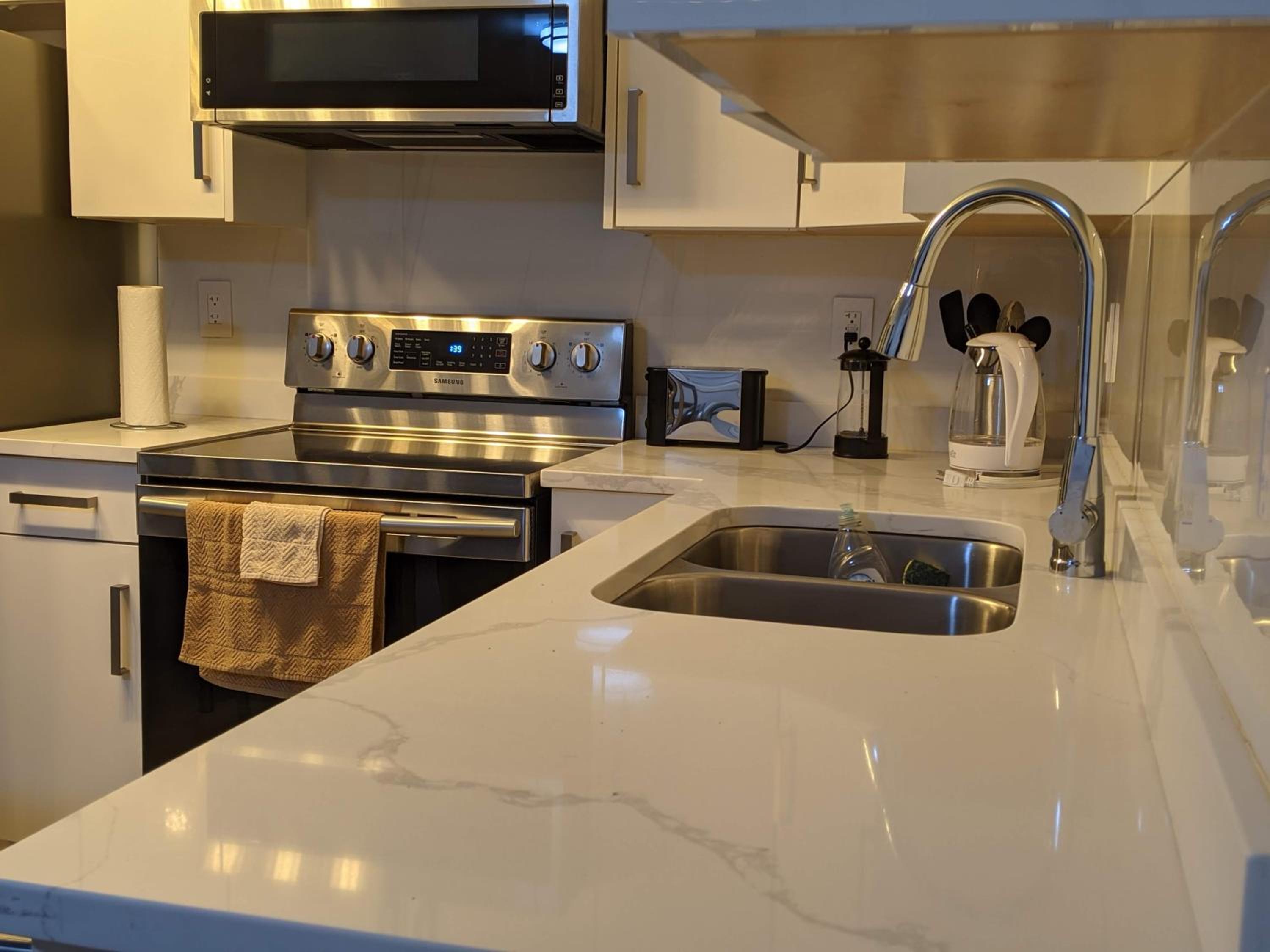 Modern & Luxurious Suites in Surrey view 5