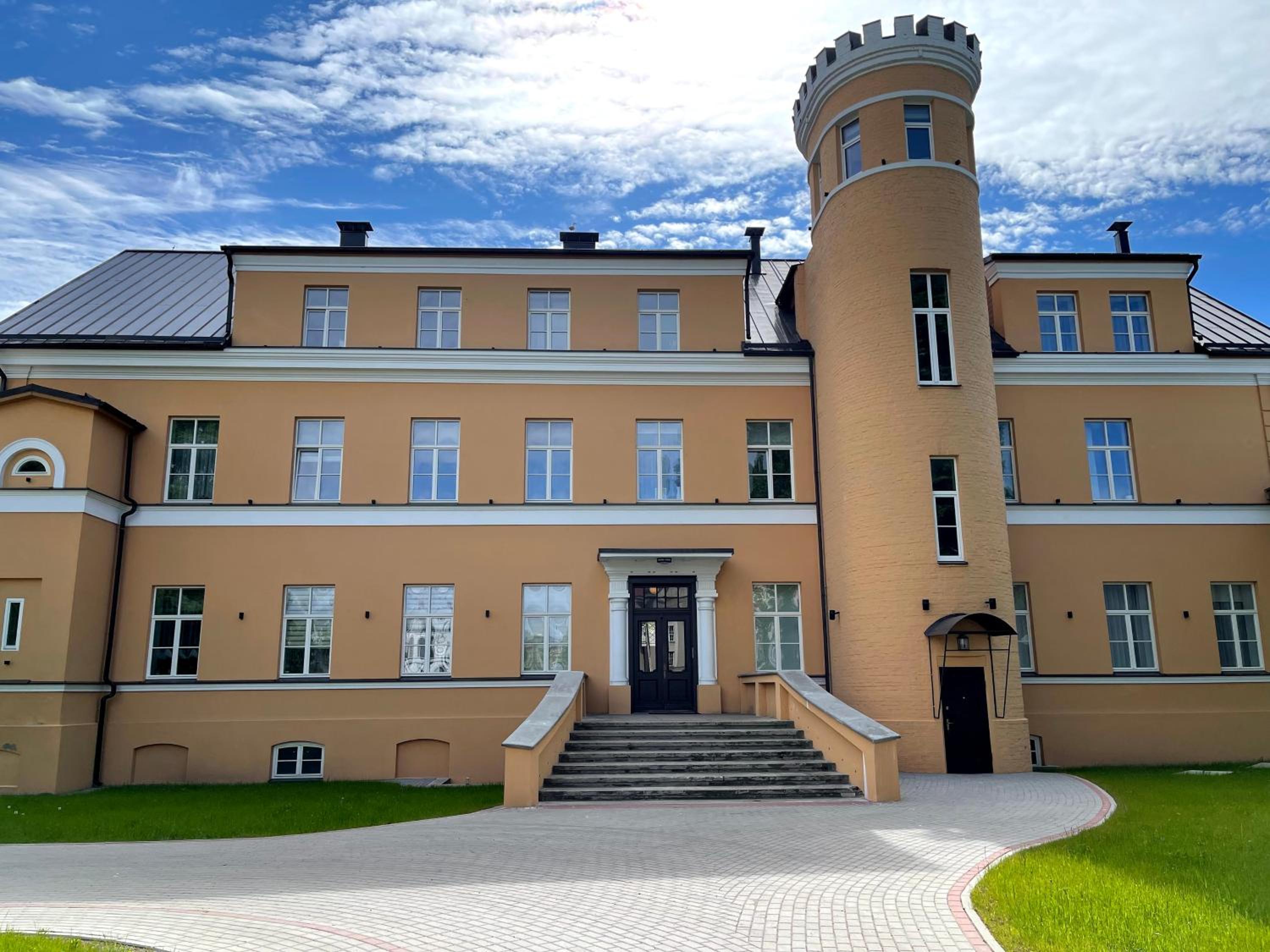 Hotel Liepaja Center Theater Apartments - Image 1