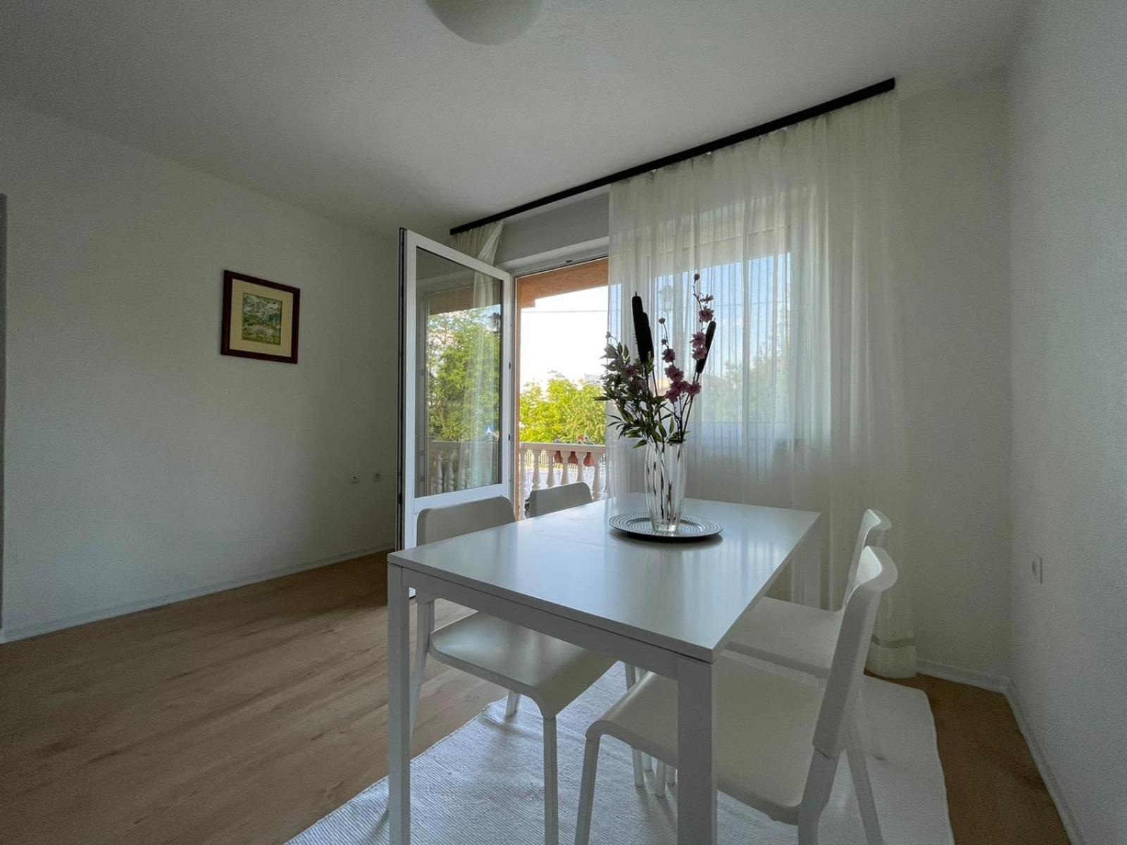 Sunny Garden Apartment