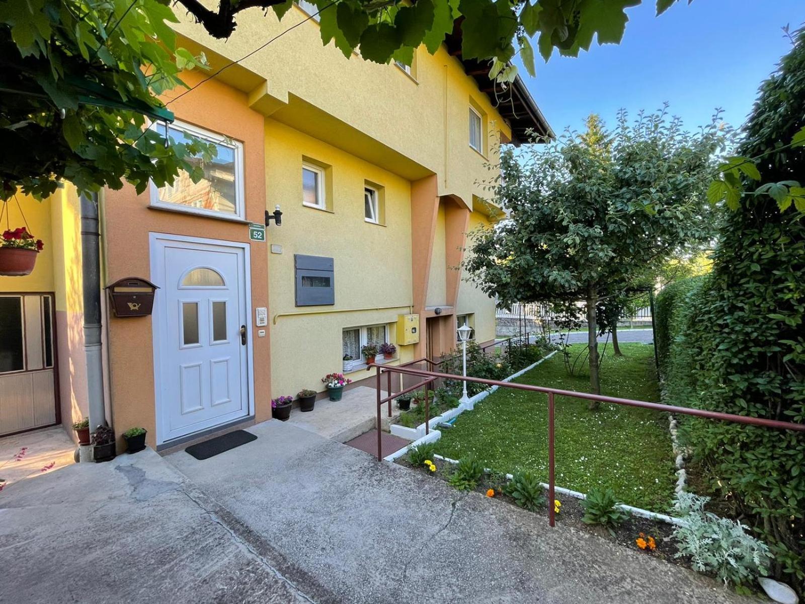 Sunny Garden Apartment