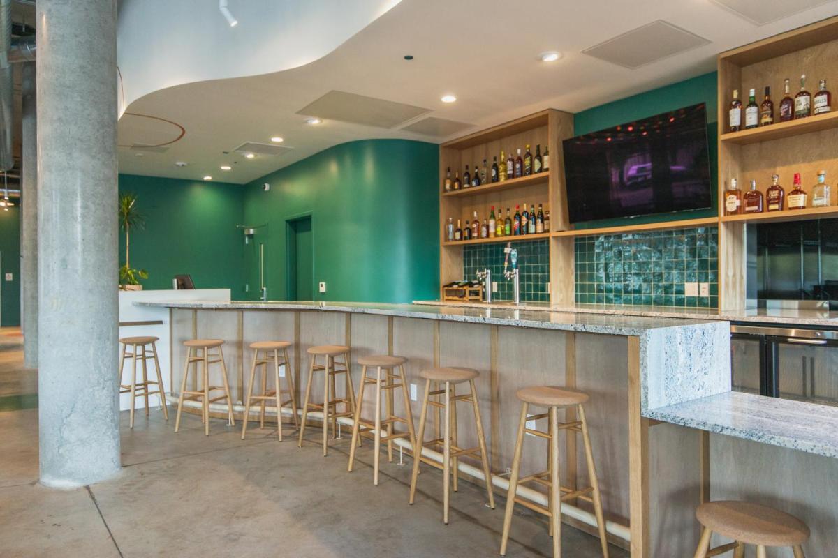 bar