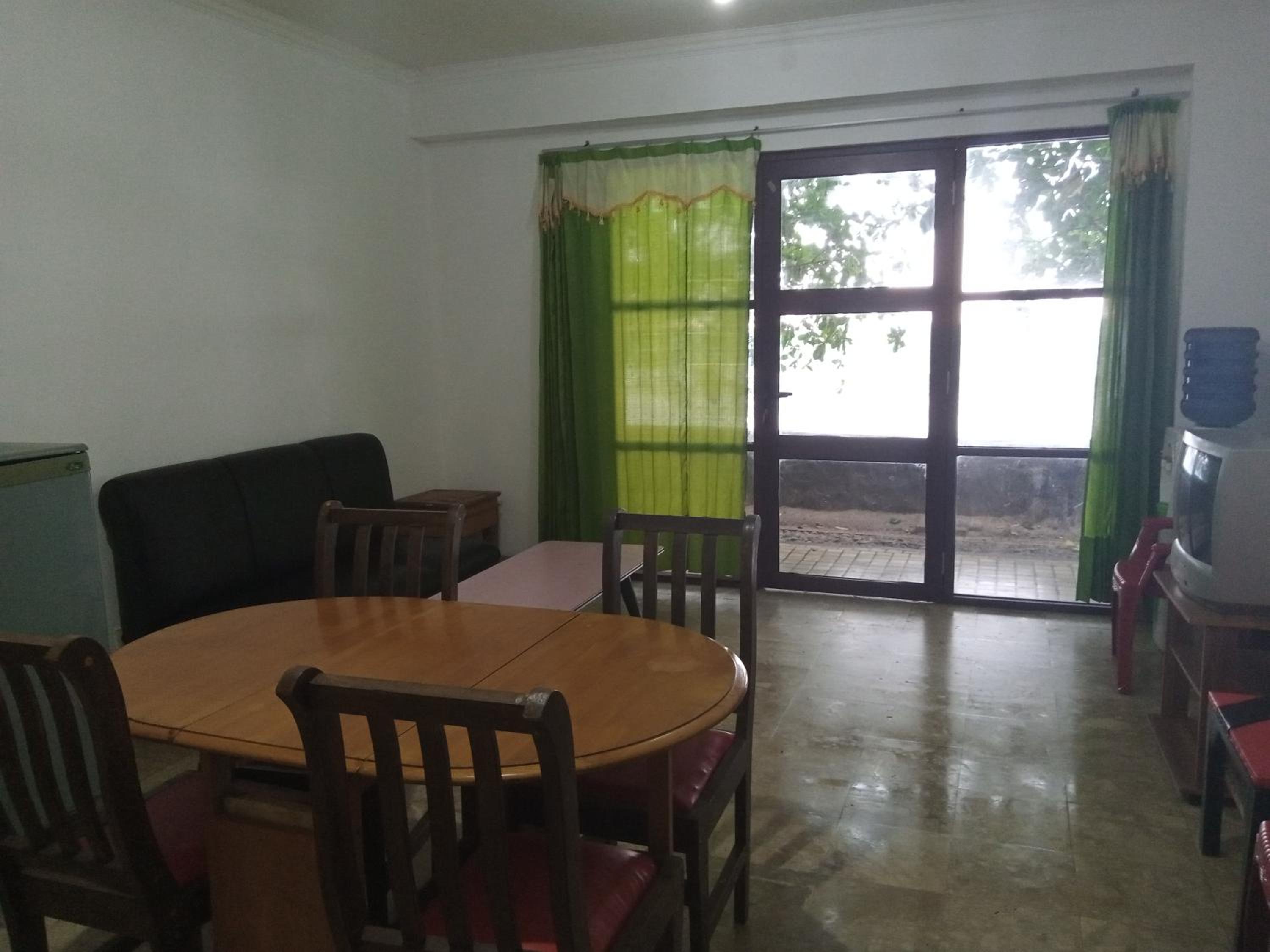 PENGINAPAN KONDOMINIUM CARITA - PAK BoS