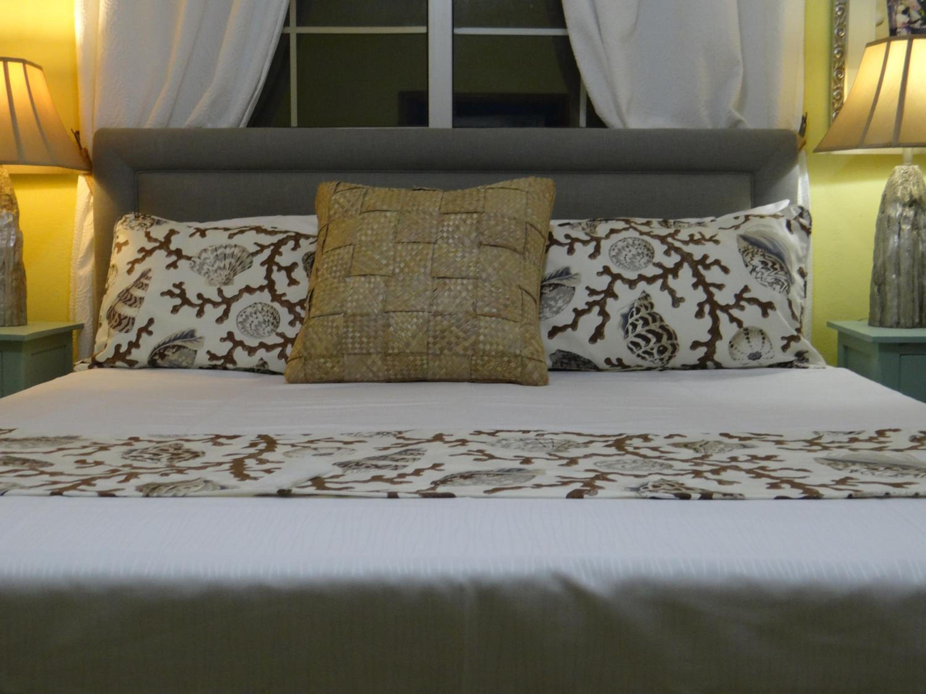 Rollezz Villas Beach Resort