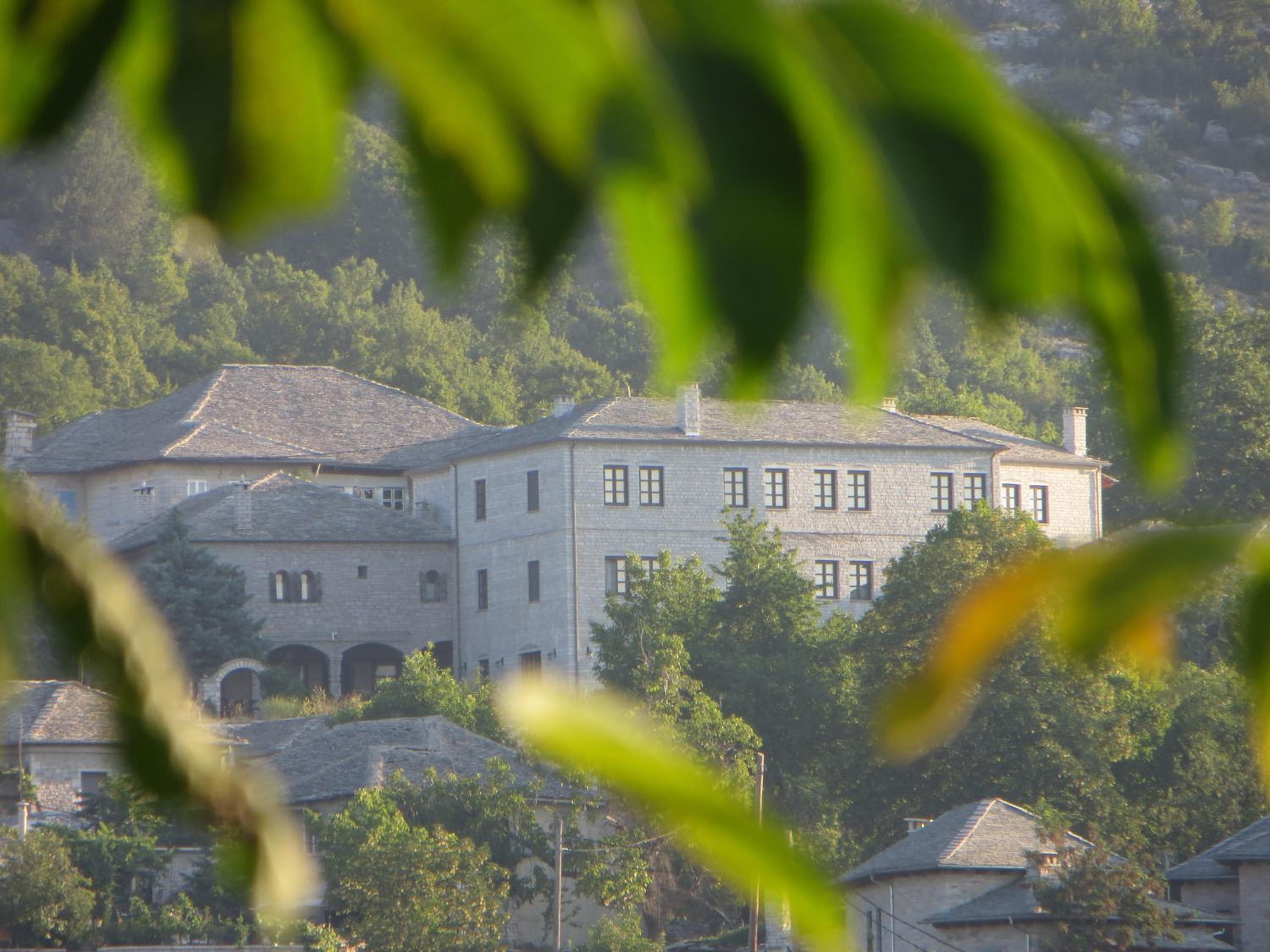 Hotel Monodendri - Image 1
