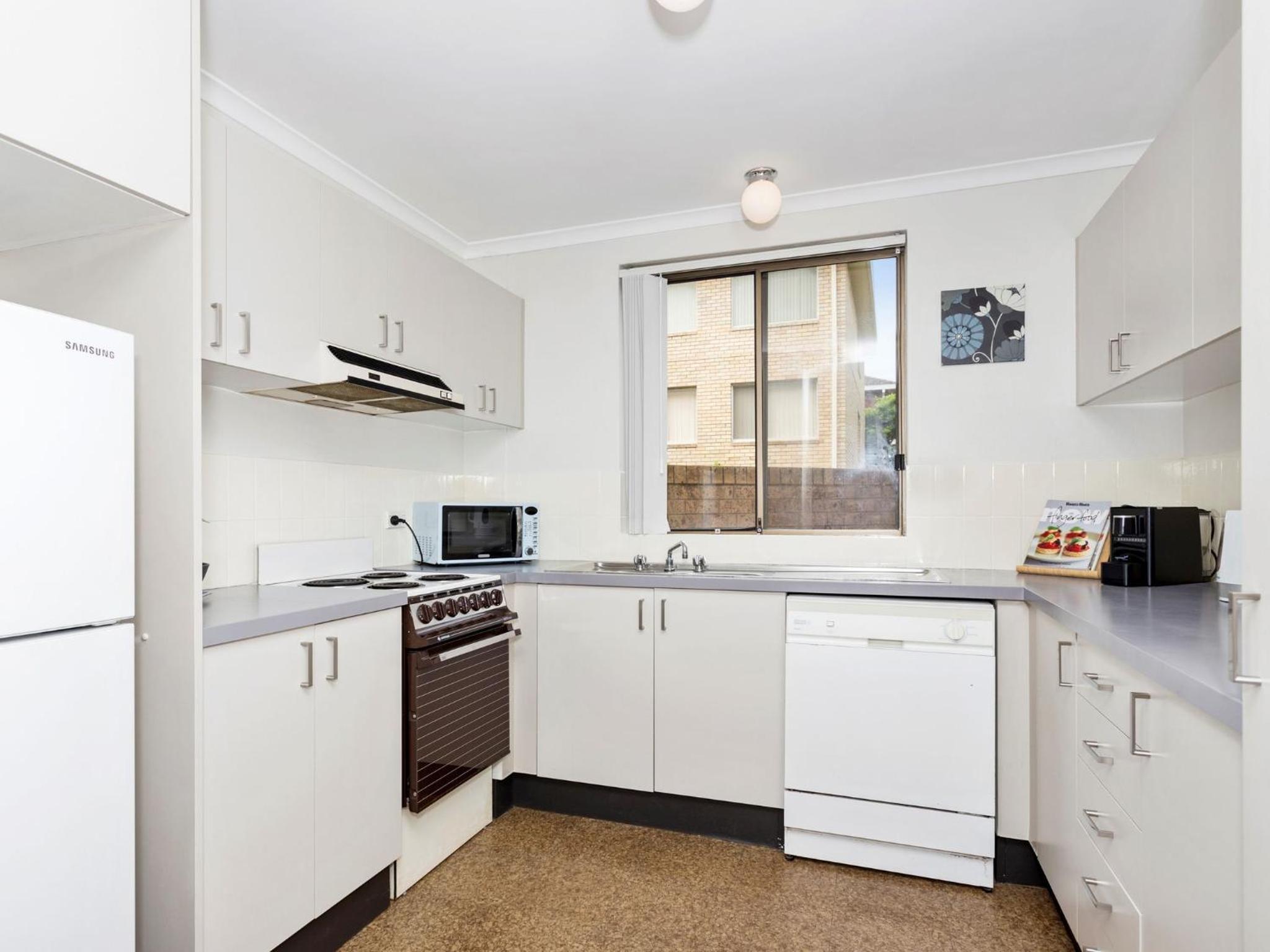 Sundowner Apartment 5 view 5