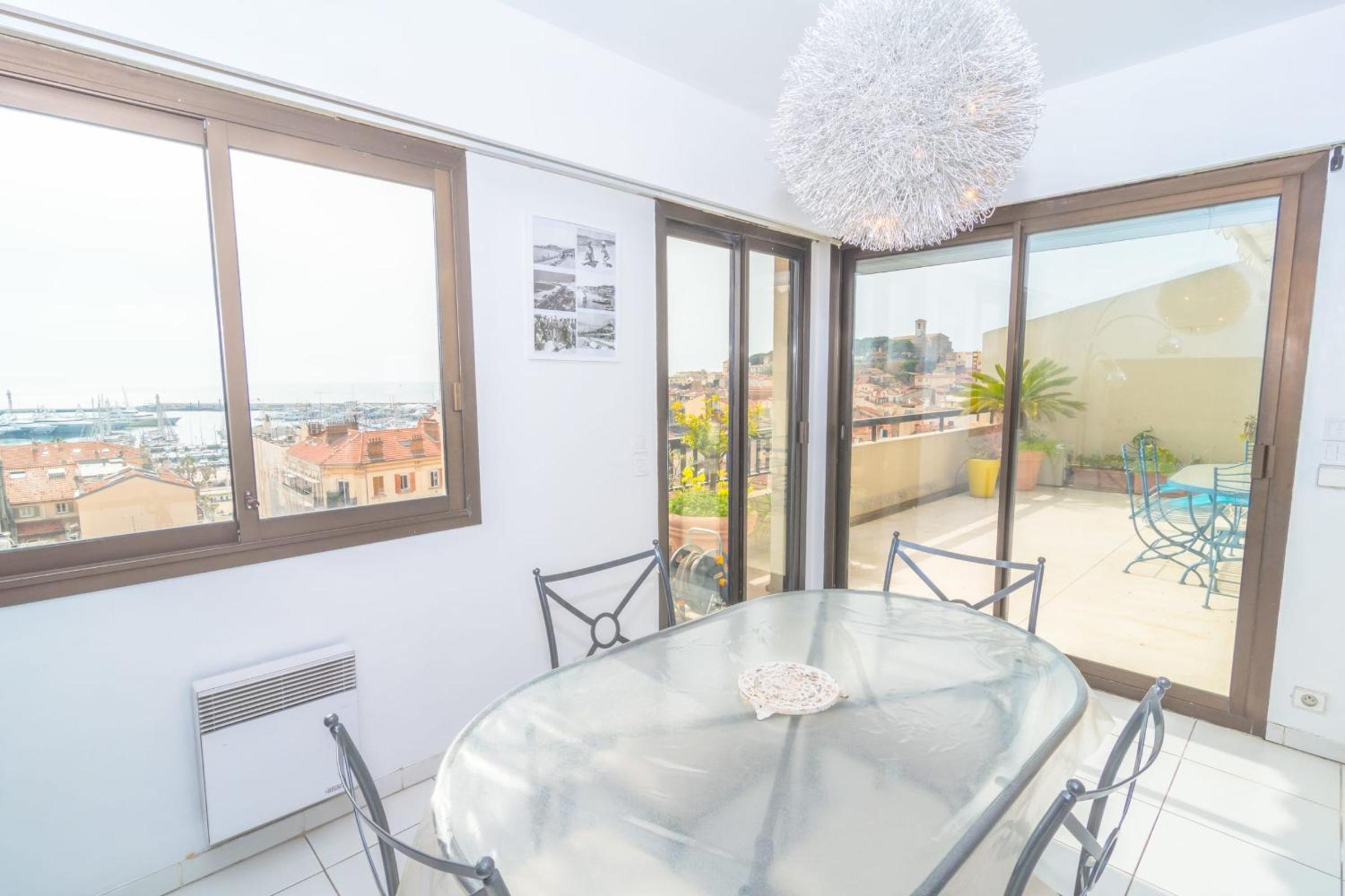 Cannes Stunning sea and old town view for our full comfort 3 BR with balcony by Olam Properties
