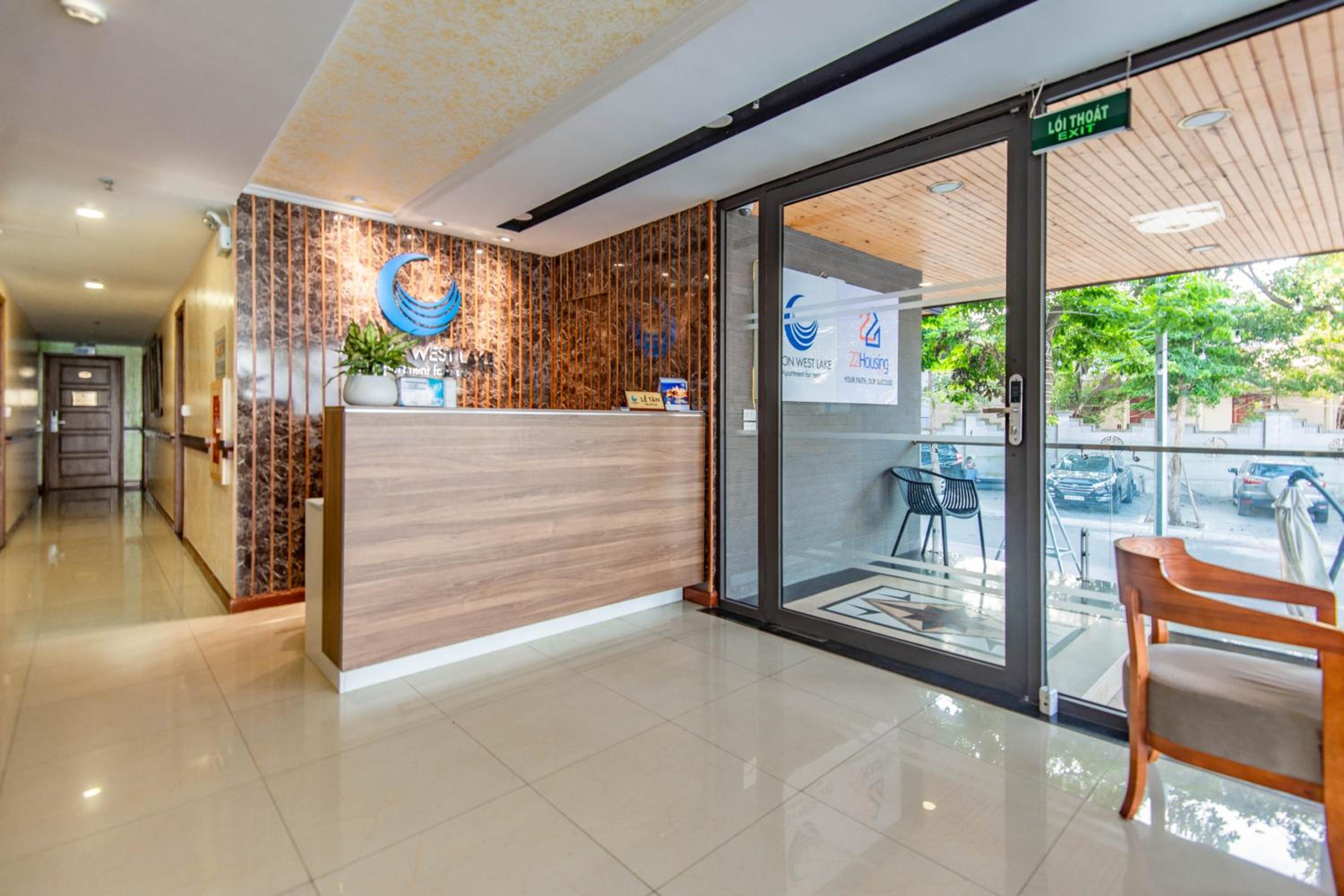 22Land Moon West Lake