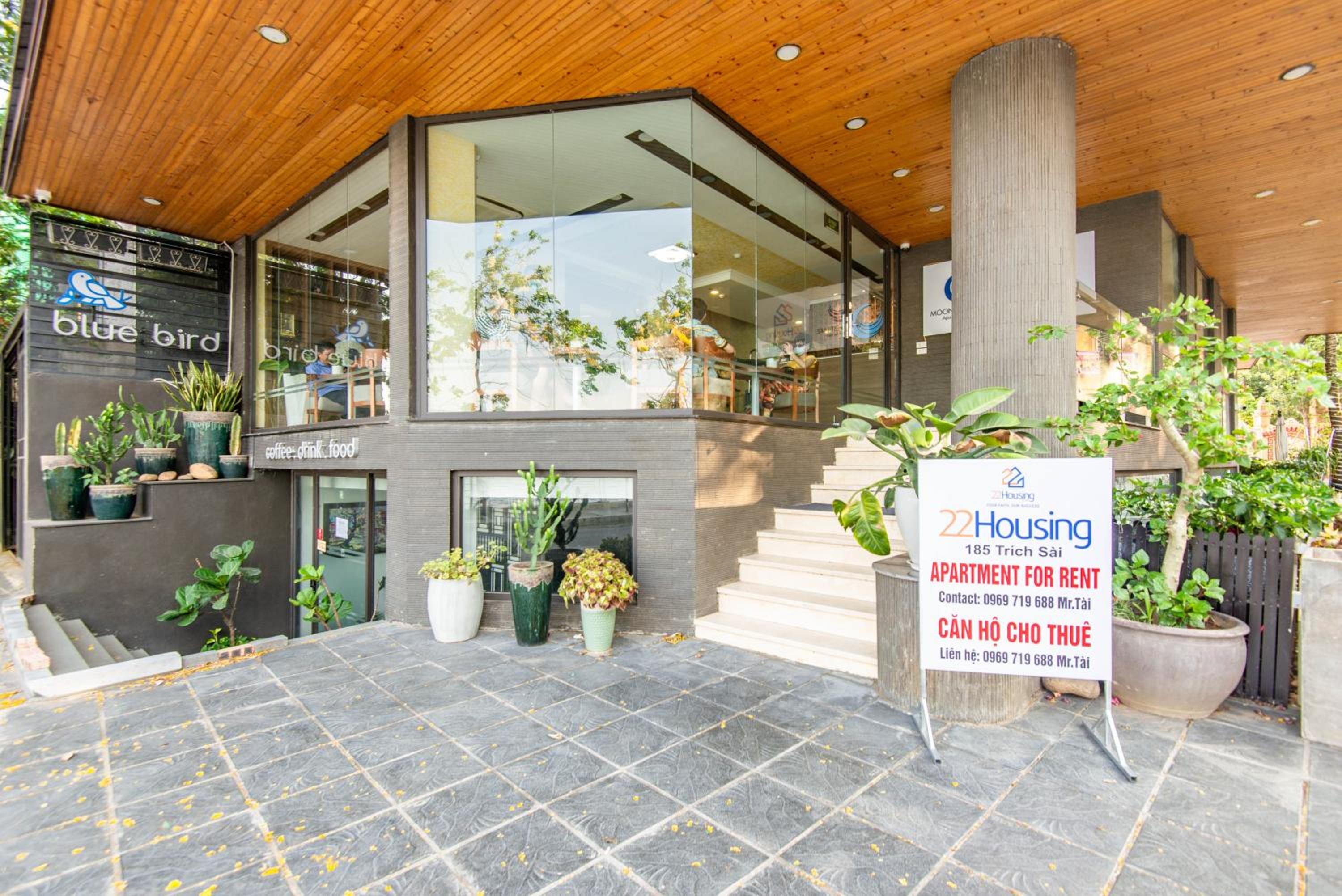 22Land Moon West Lake