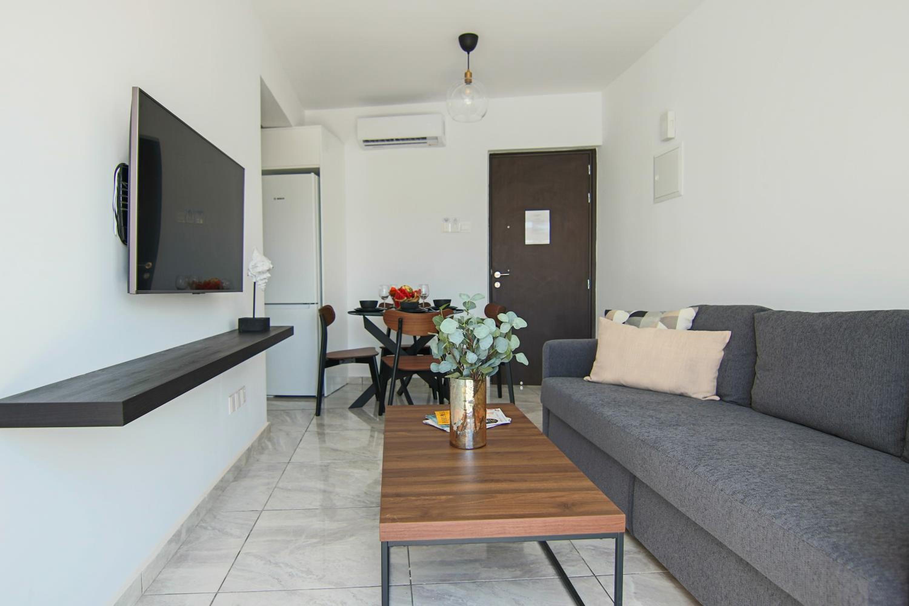 Phaedrus Living: Seaside Luxury Flat Lighthouse 74