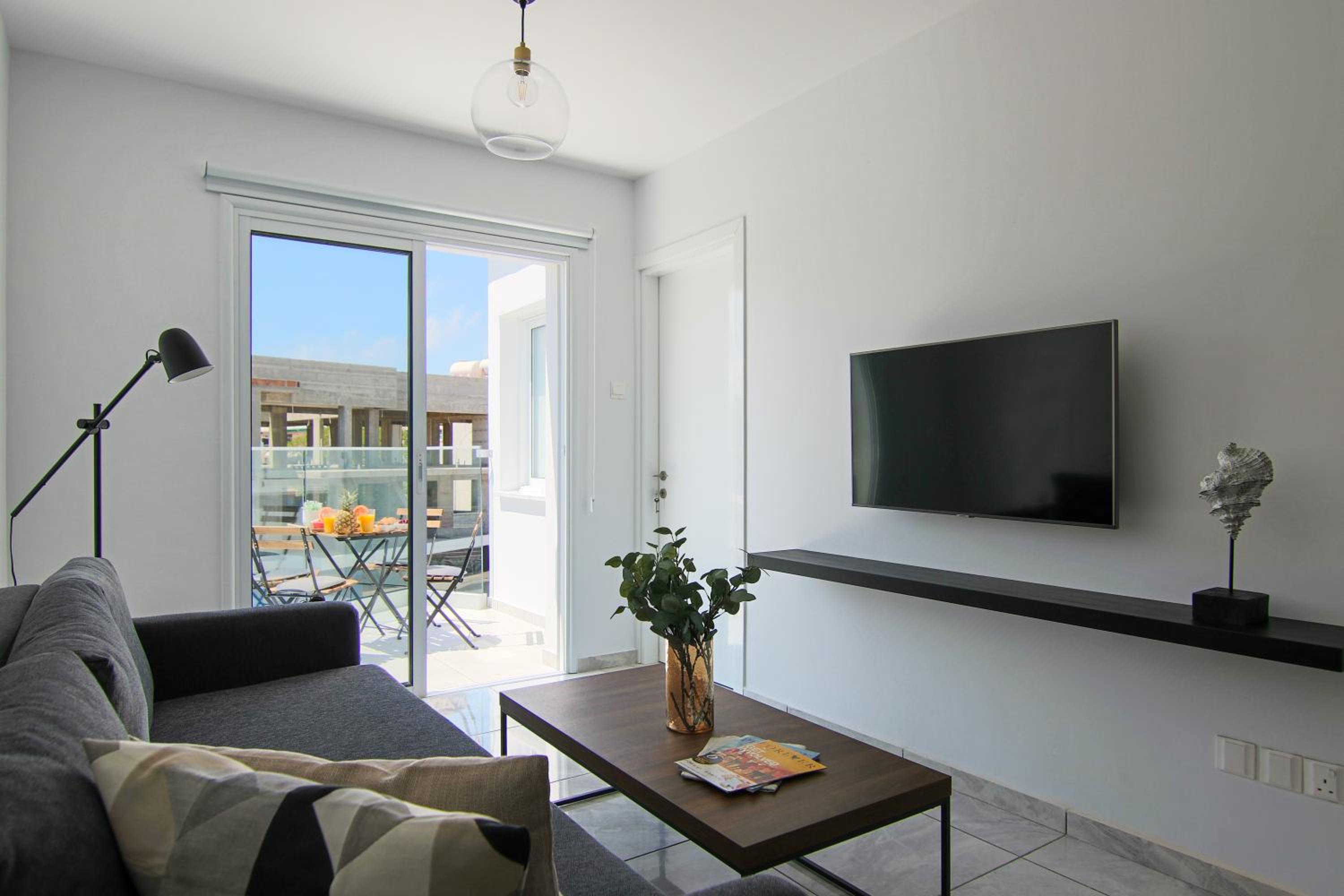Phaedrus Living: Seaside Luxury Flat Lighthouse 74