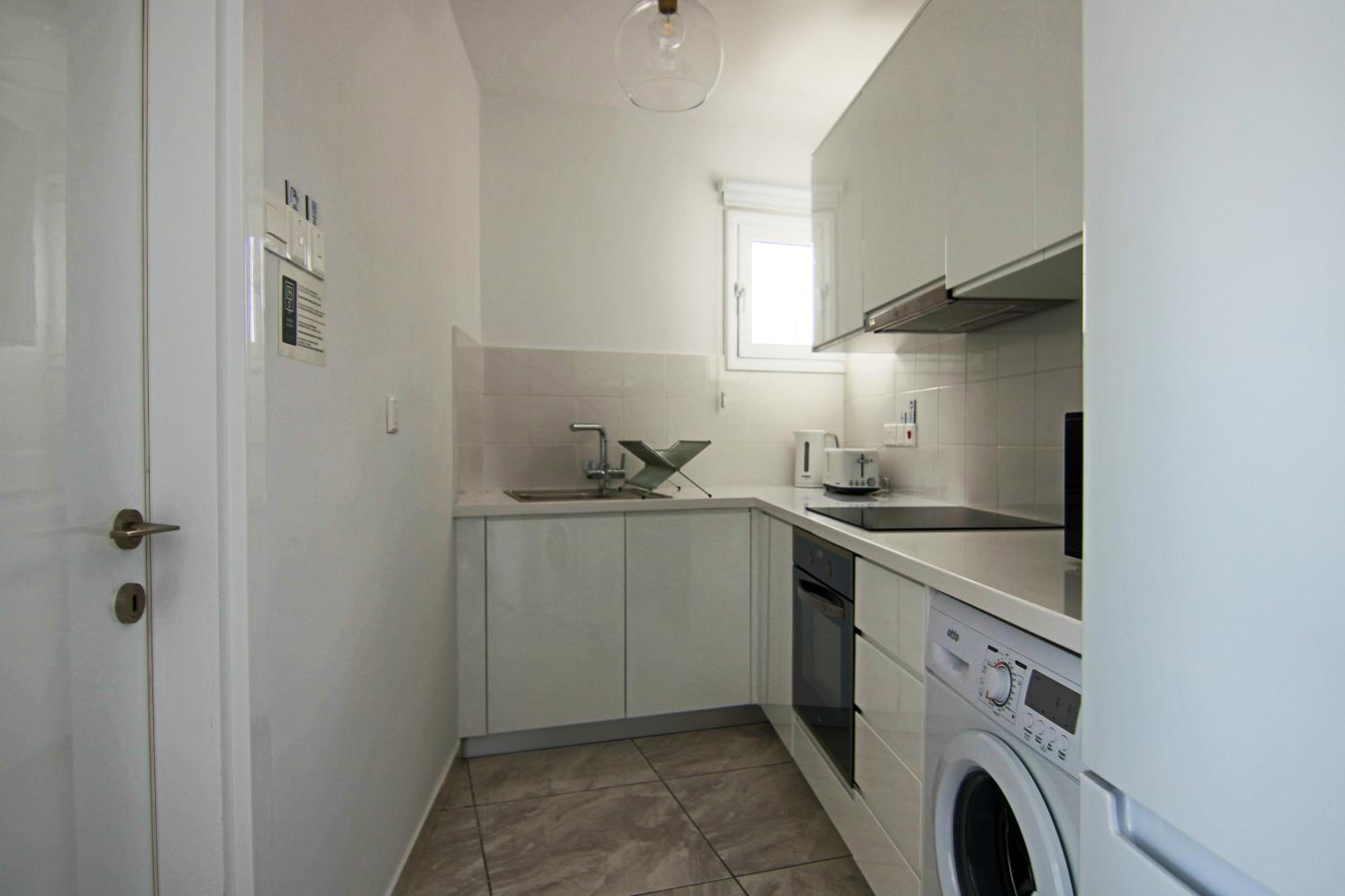 Phaedrus Living: Seaside Luxury Flat Lighthouse 74