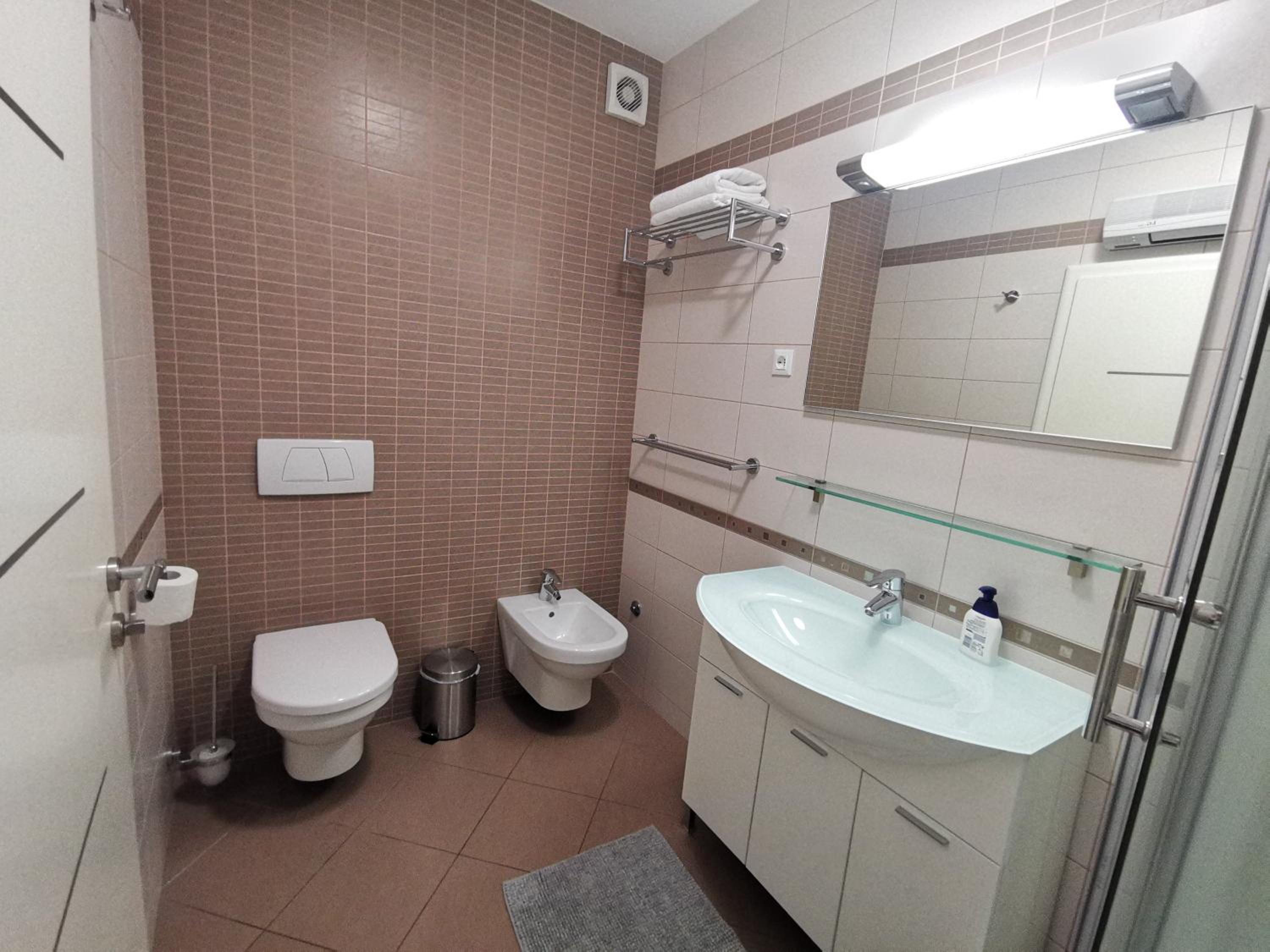 VILLA SARA apartments 50 m from the beach, with balcony, AC, private parking