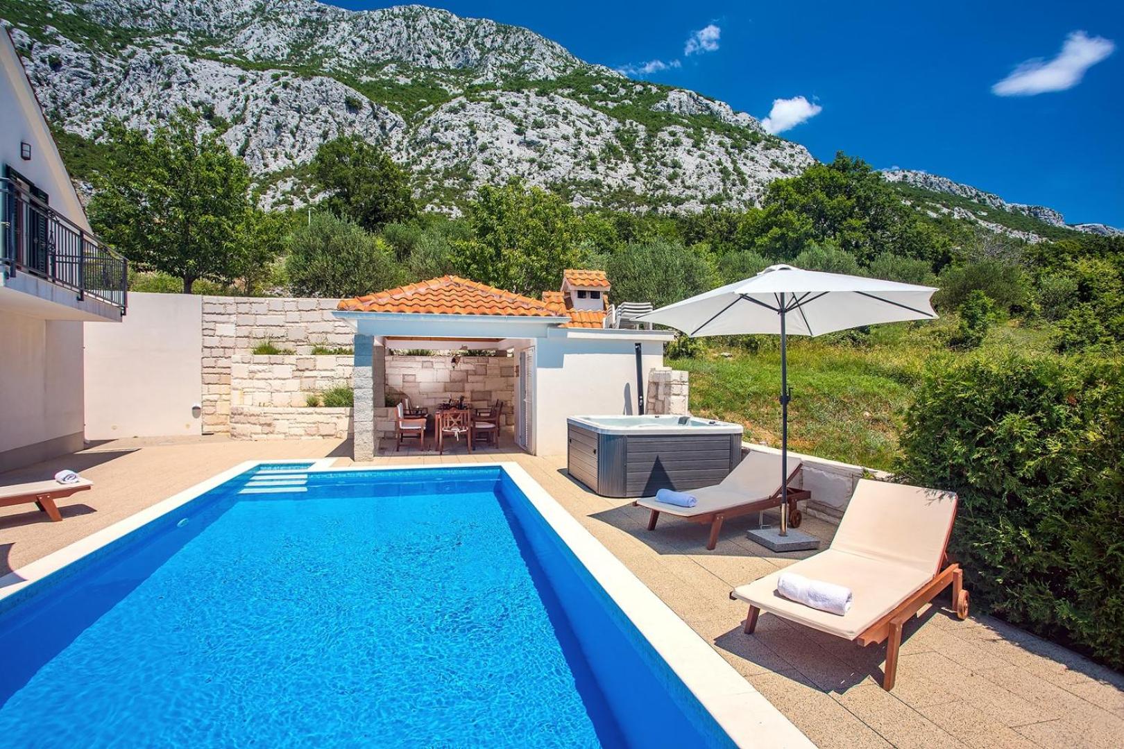 Villa Calma with heated pool,jacuzzi, Finnish sauna and 4 bedrooms view 2