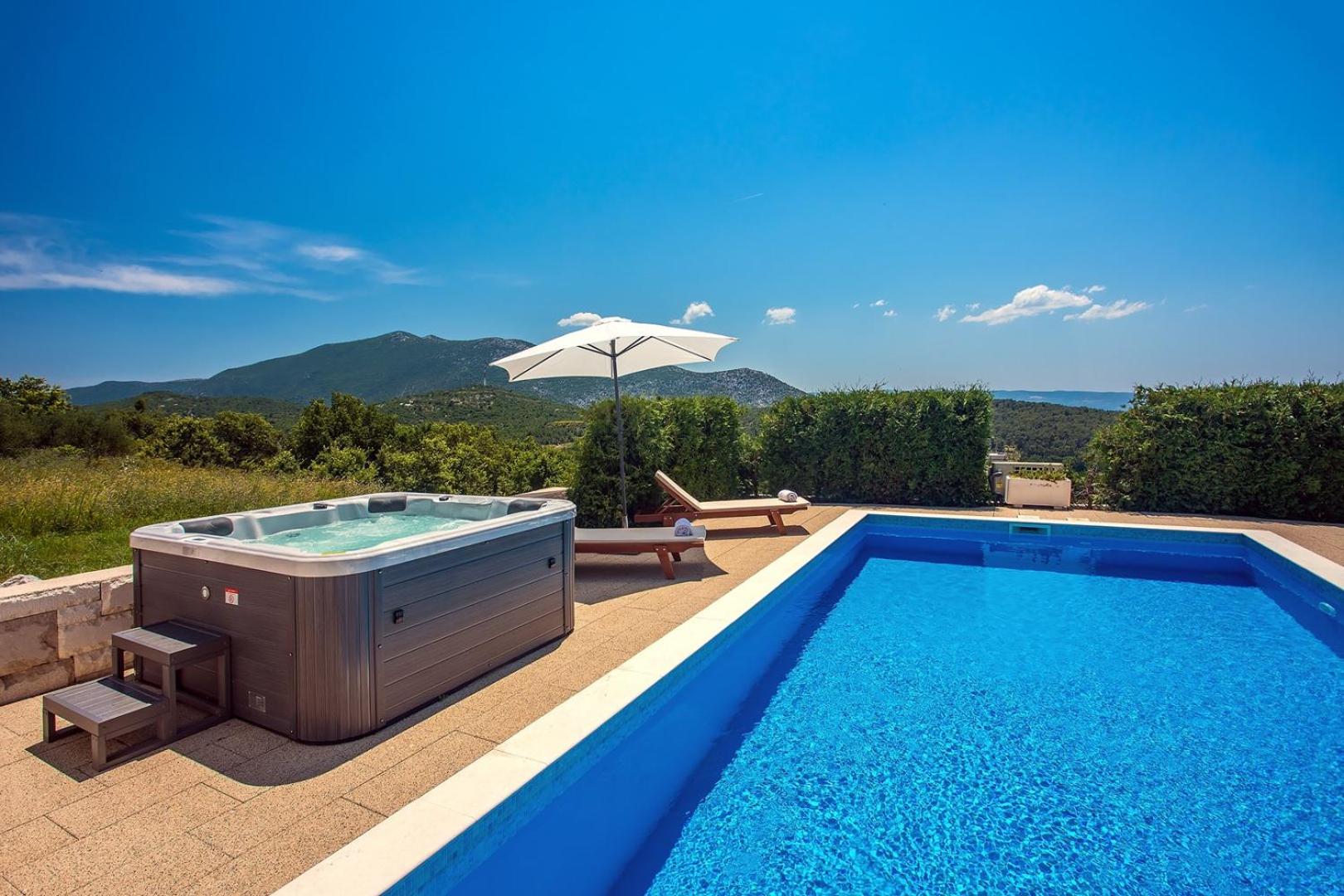 Villa Calma with heated pool,jacuzzi, Finnish sauna and 4 bedrooms view 3