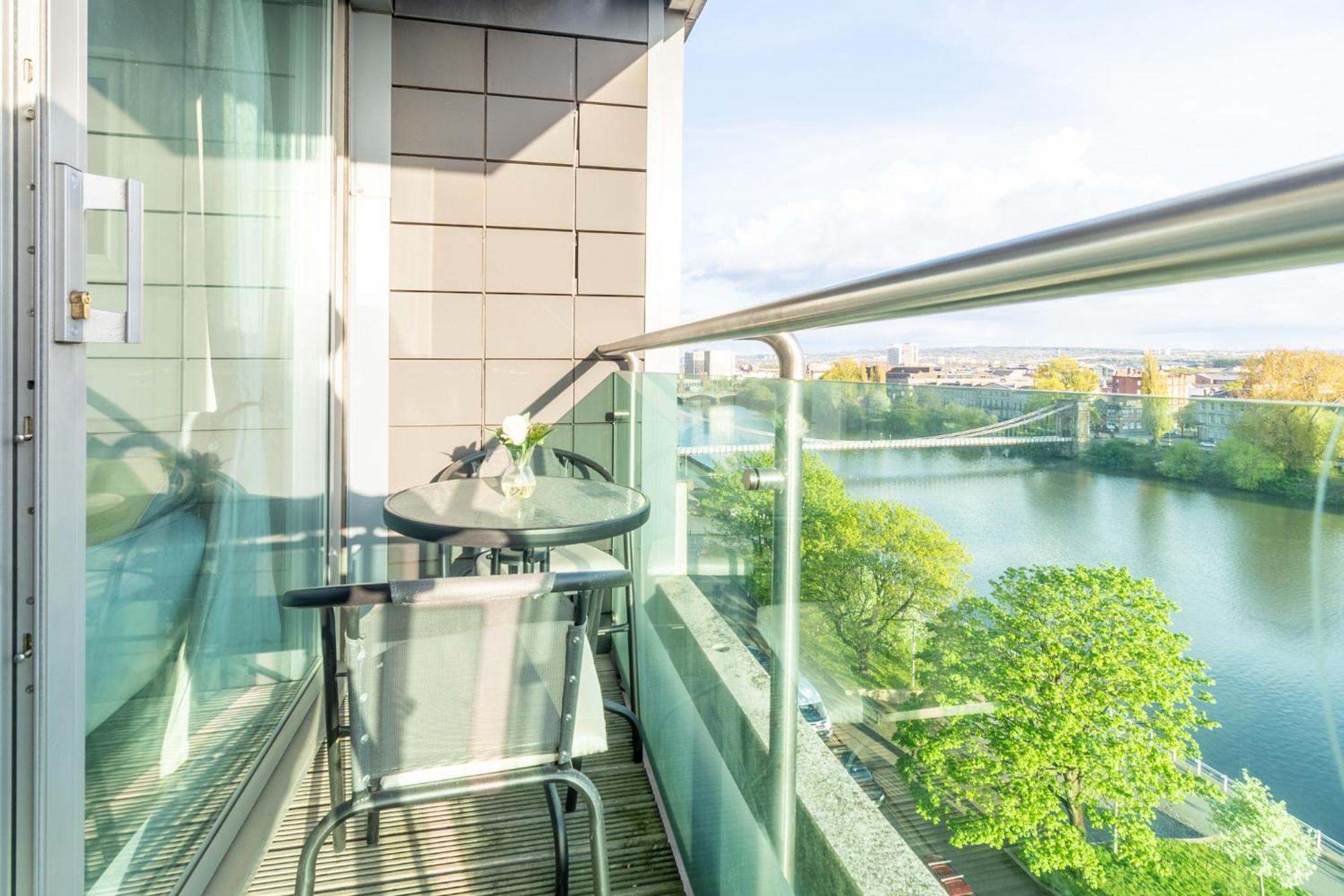 Luxury Riverview City Centre Apartment view 4