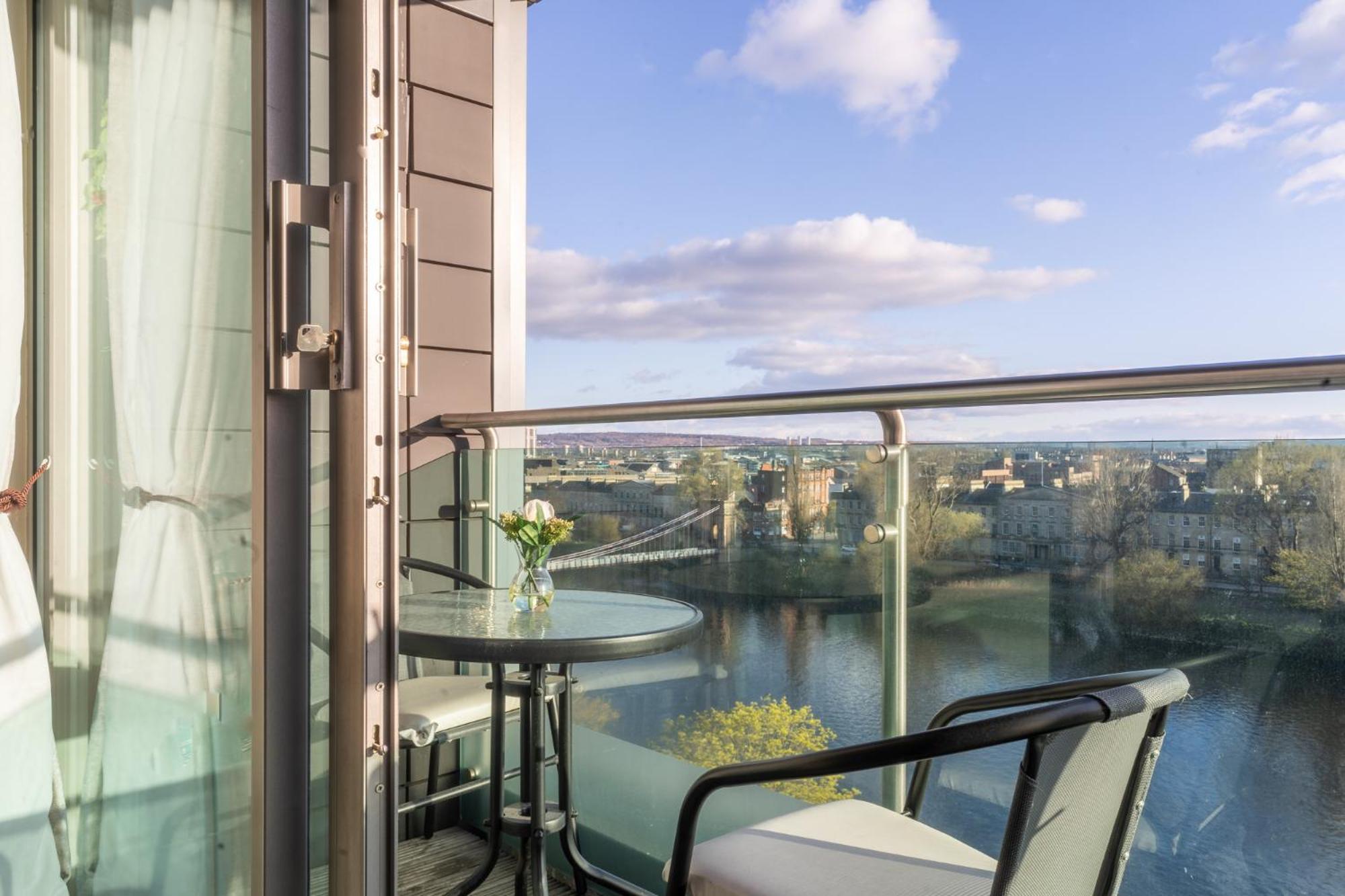 Luxury Riverview City Centre Apartment view 3