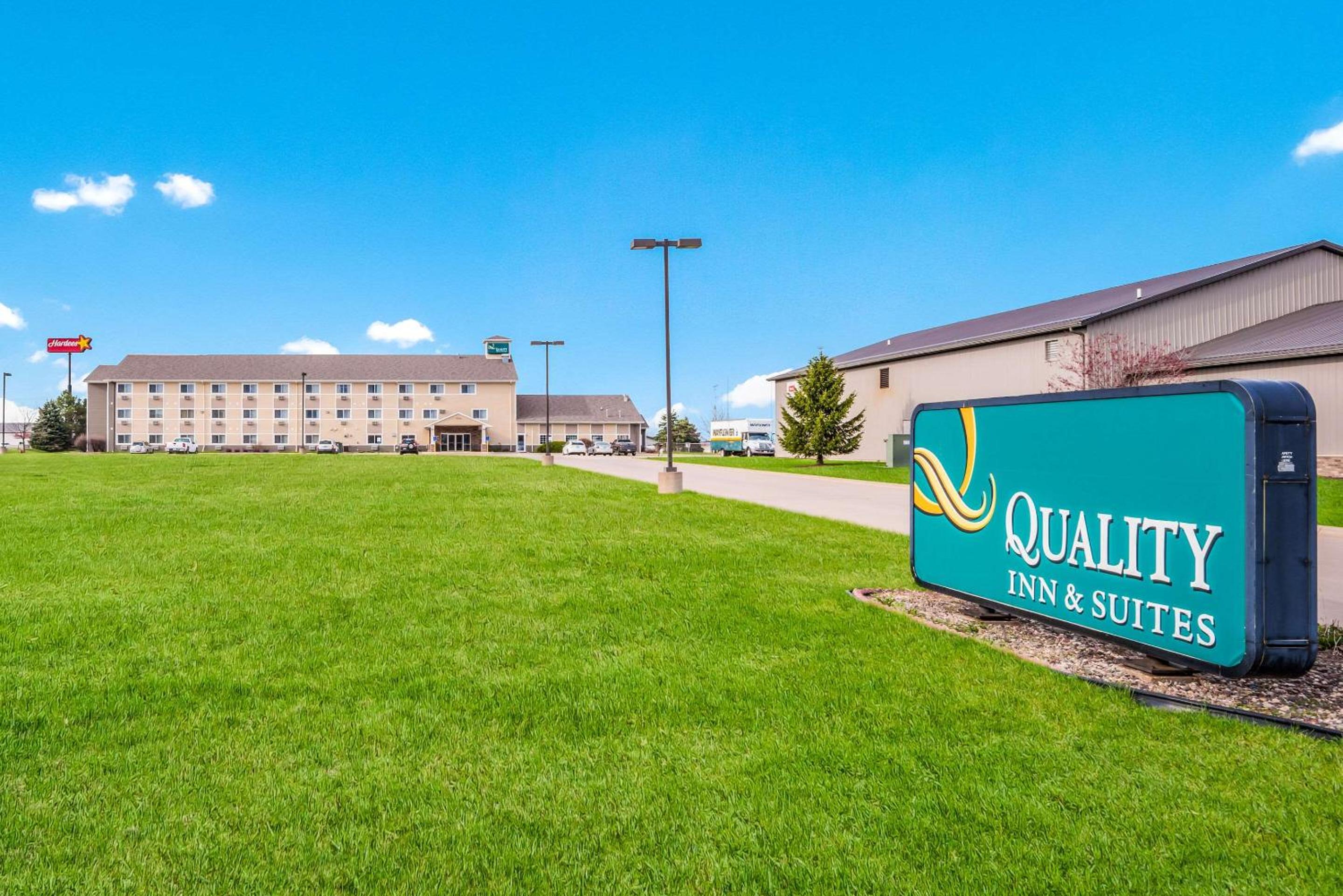 Quality Inn & Suites Eldridge Davenport North view 5