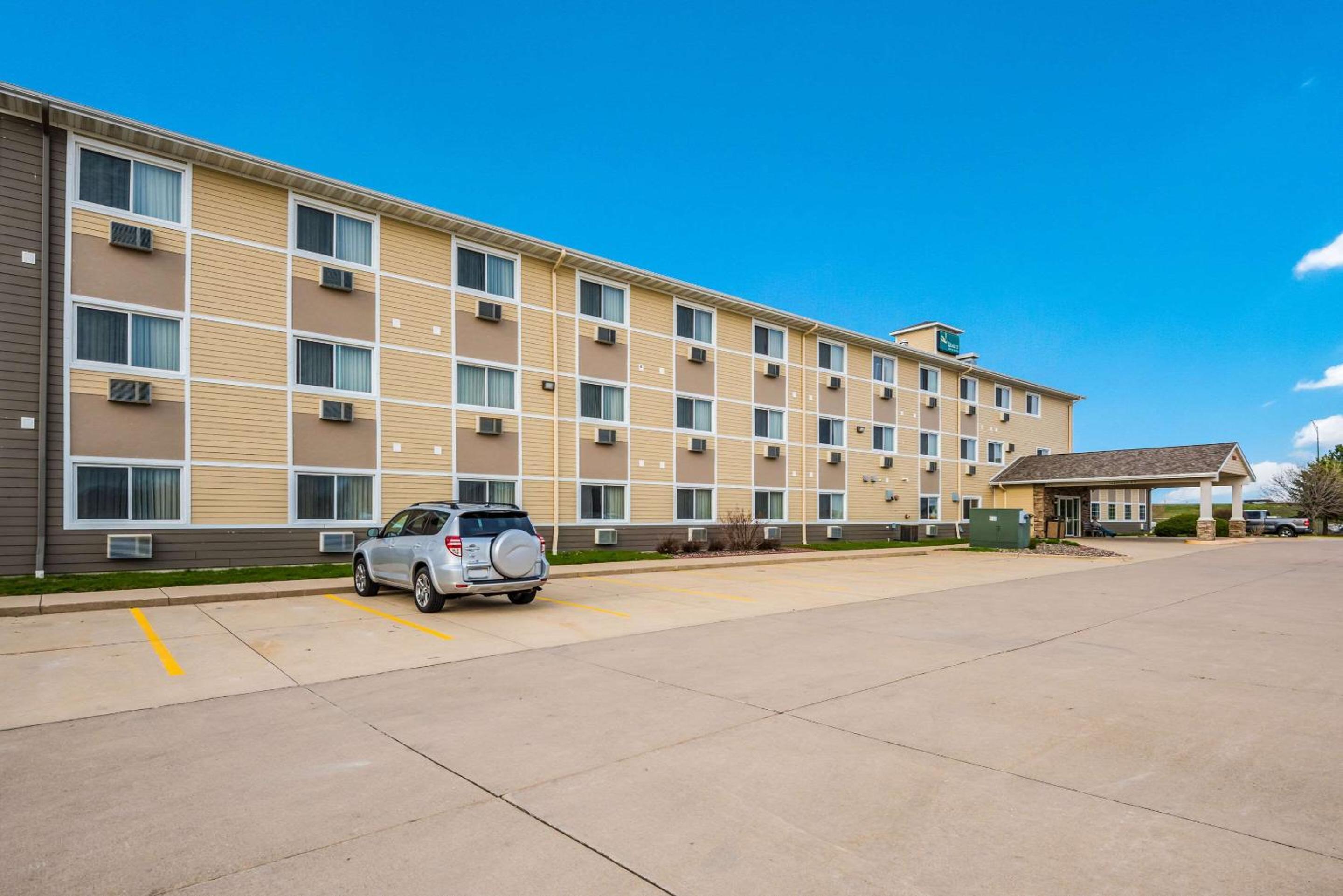 Quality Inn & Suites Eldridge Davenport North view 4
