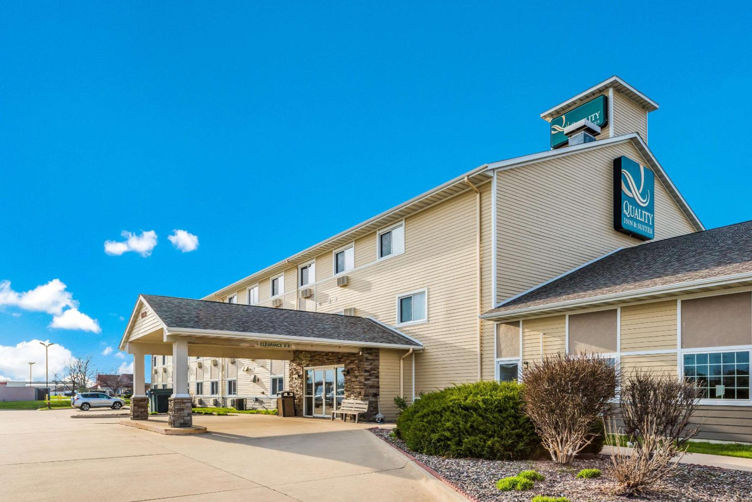 Hotel Quality Inn & Suites Eldridge Davenport North