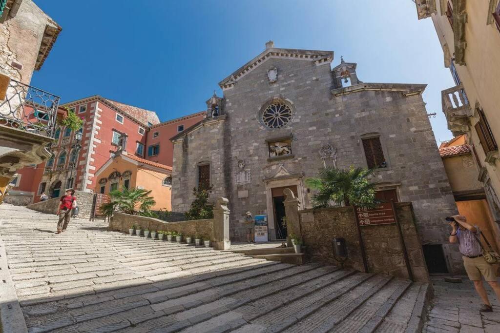 Adorable Holiday House Lilla-with pool-near Old Town Labin