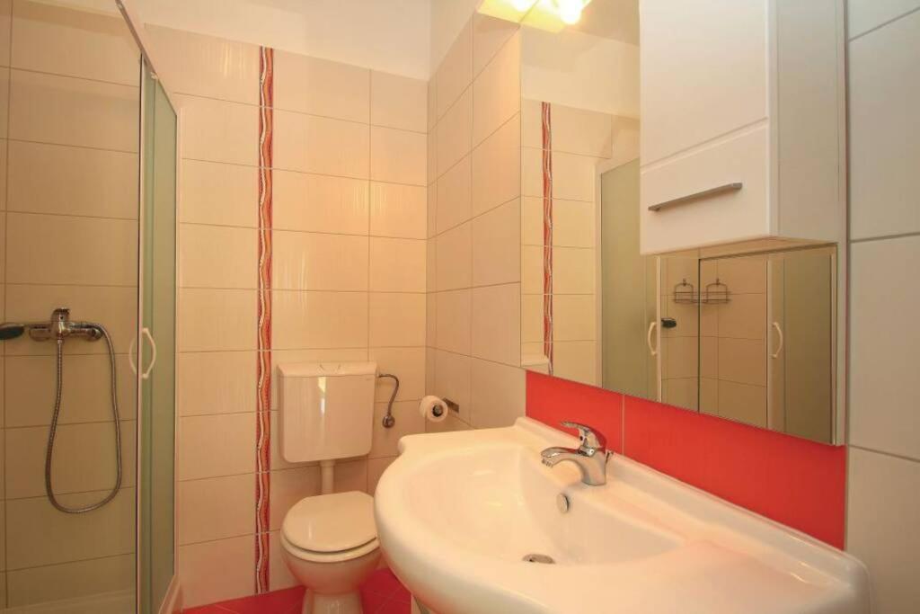 Adorable Holiday House Lilla-with pool-near Old Town Labin