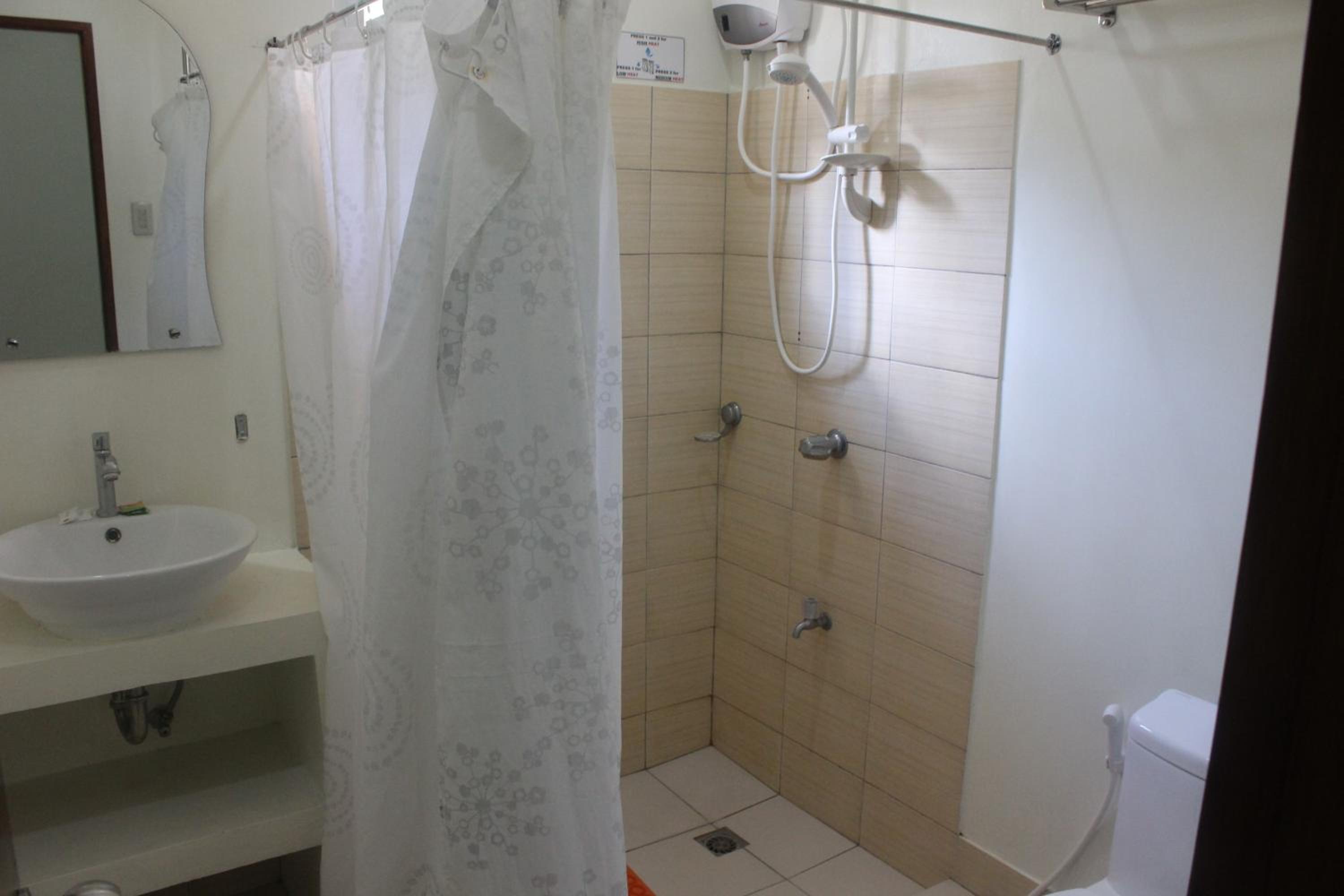 Blue Lagoon Inn & Suites