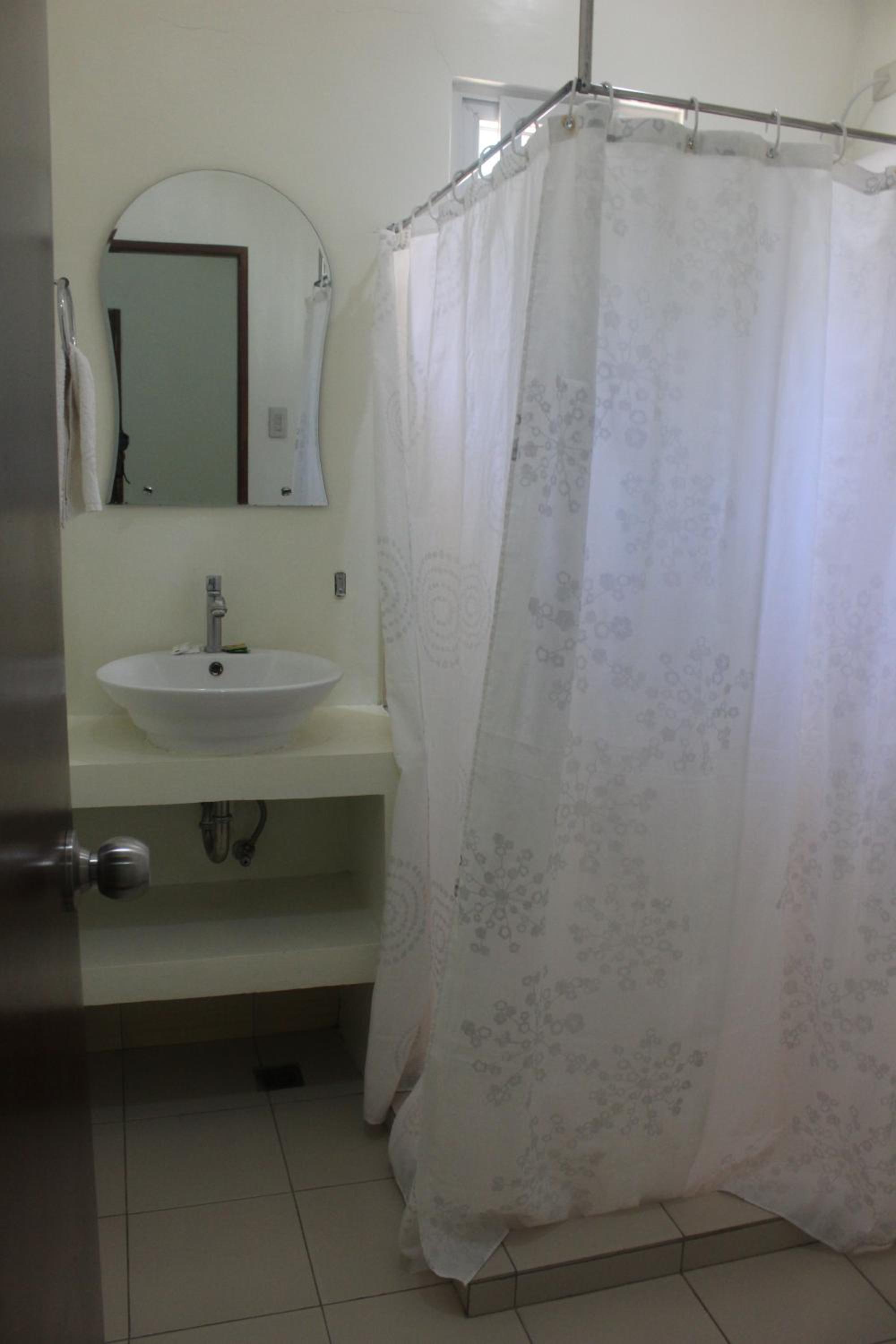 Blue Lagoon Inn & Suites