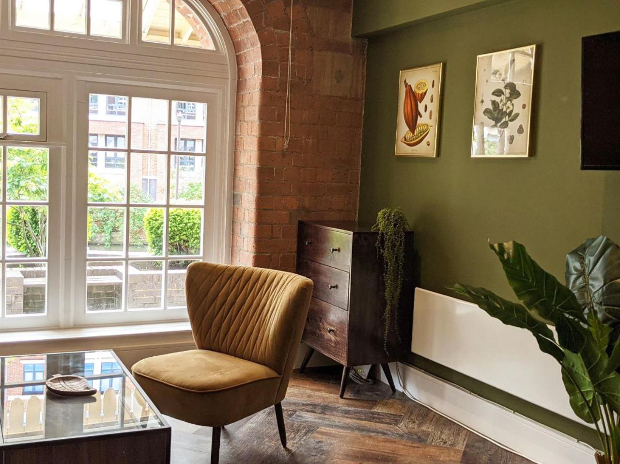 The Botanist's Hideout - Luxury Retreat with Parking view 4
