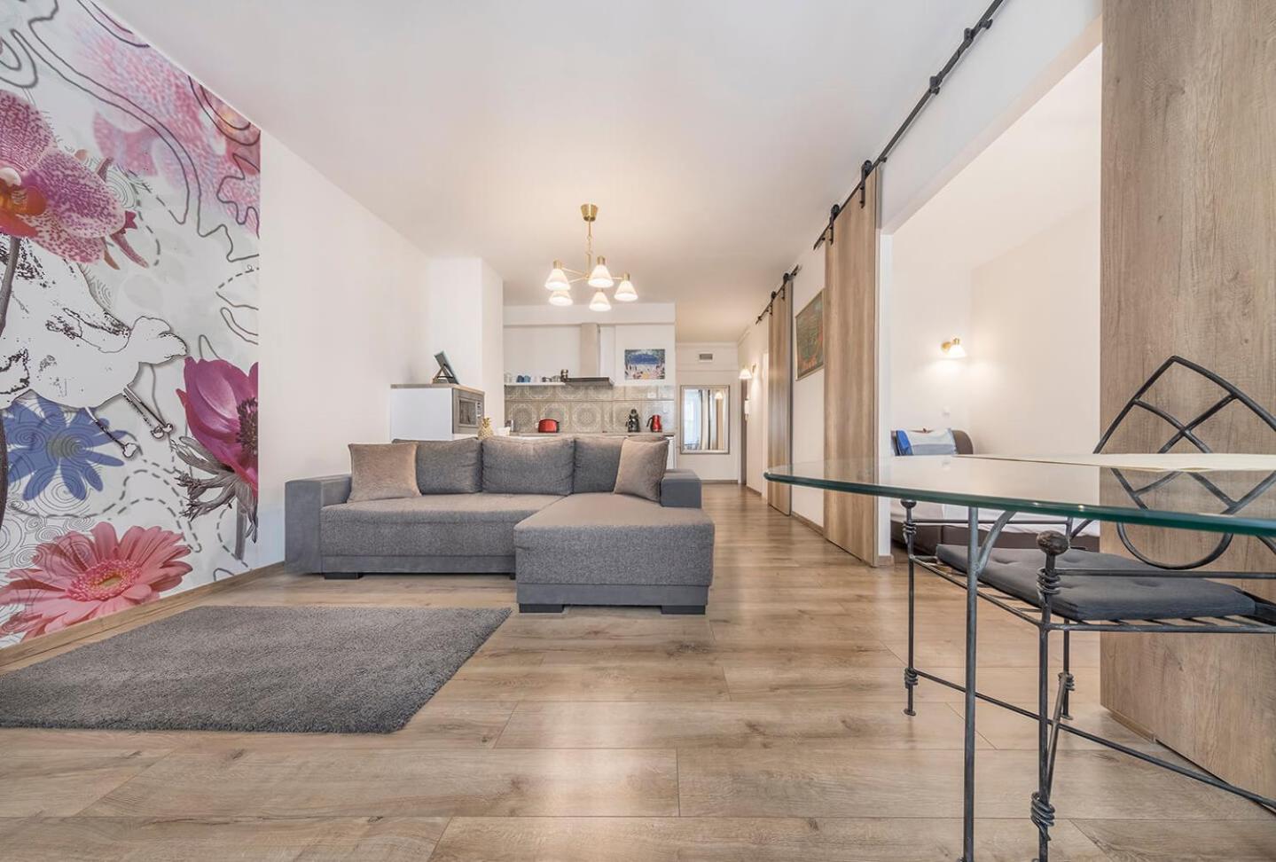 SANDRA APARTMENT CLOSE TO CHAIN BRIDGE view 2